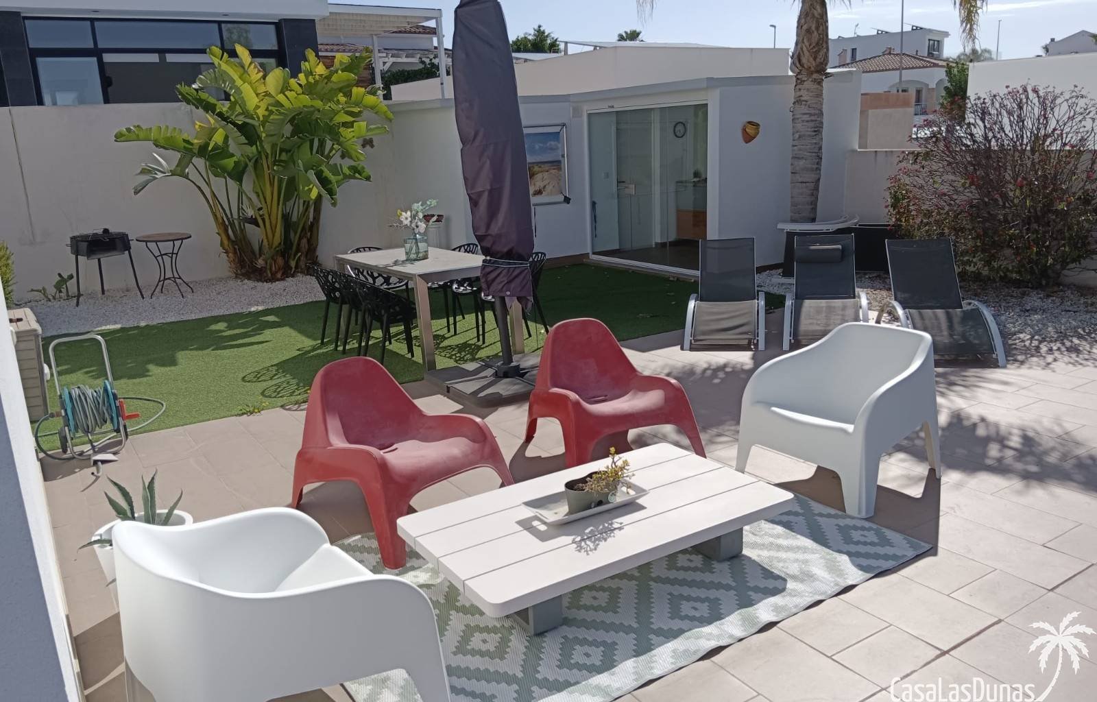 **Angebot: Luxus-Ferienvilla in La Marina**
 Bei diesem Objekt erhalten Sie bei Anreise innerhalb von 2 Wochen 10 % Rabatt, sofern es noch verfügbar