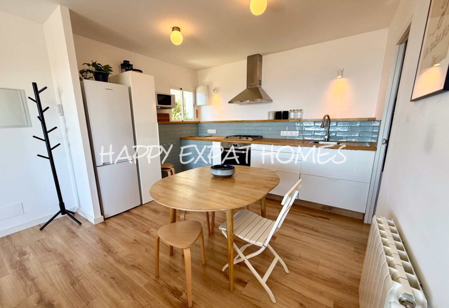 Diese wunderschöne Immobilie befindet sich in einem der beliebtesten Gebiete von Les Botigues de Sitges. Ihre atemberaubenden Meerblicke sind ohne Zwe