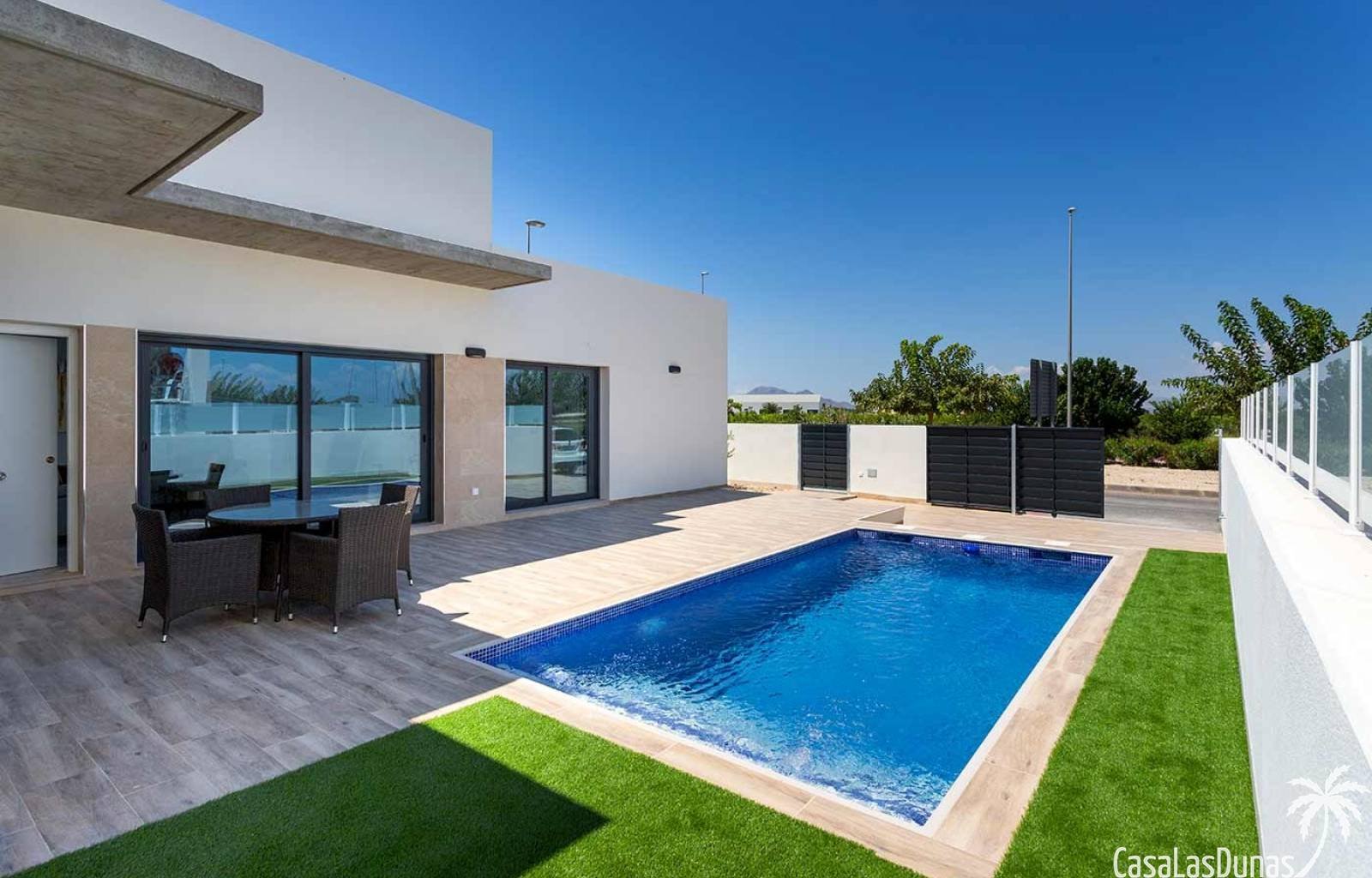 Dieses Projekt ist die ideale Synthese der lebhaften Küste der Costa Blanca mit einem komfortablen und entspannten ländlichen Lebensstil. Diese Entwi