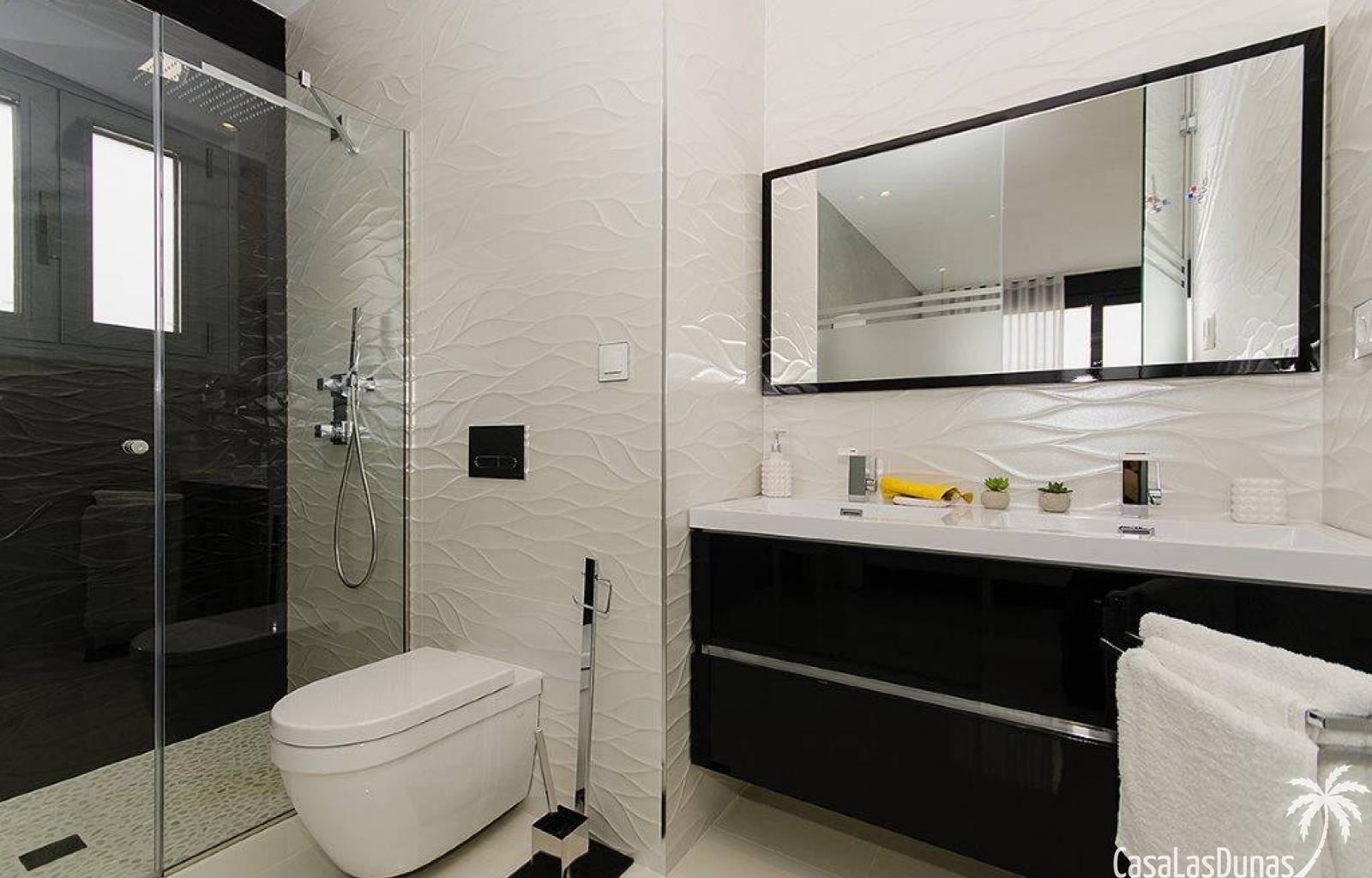 Diese Residenz, bestehend aus 16 einzelnen Villen, befindet sich derzeit im Bau, nur 3 Gehminuten von den hervorragenden Sandstränden von Mar Menor e