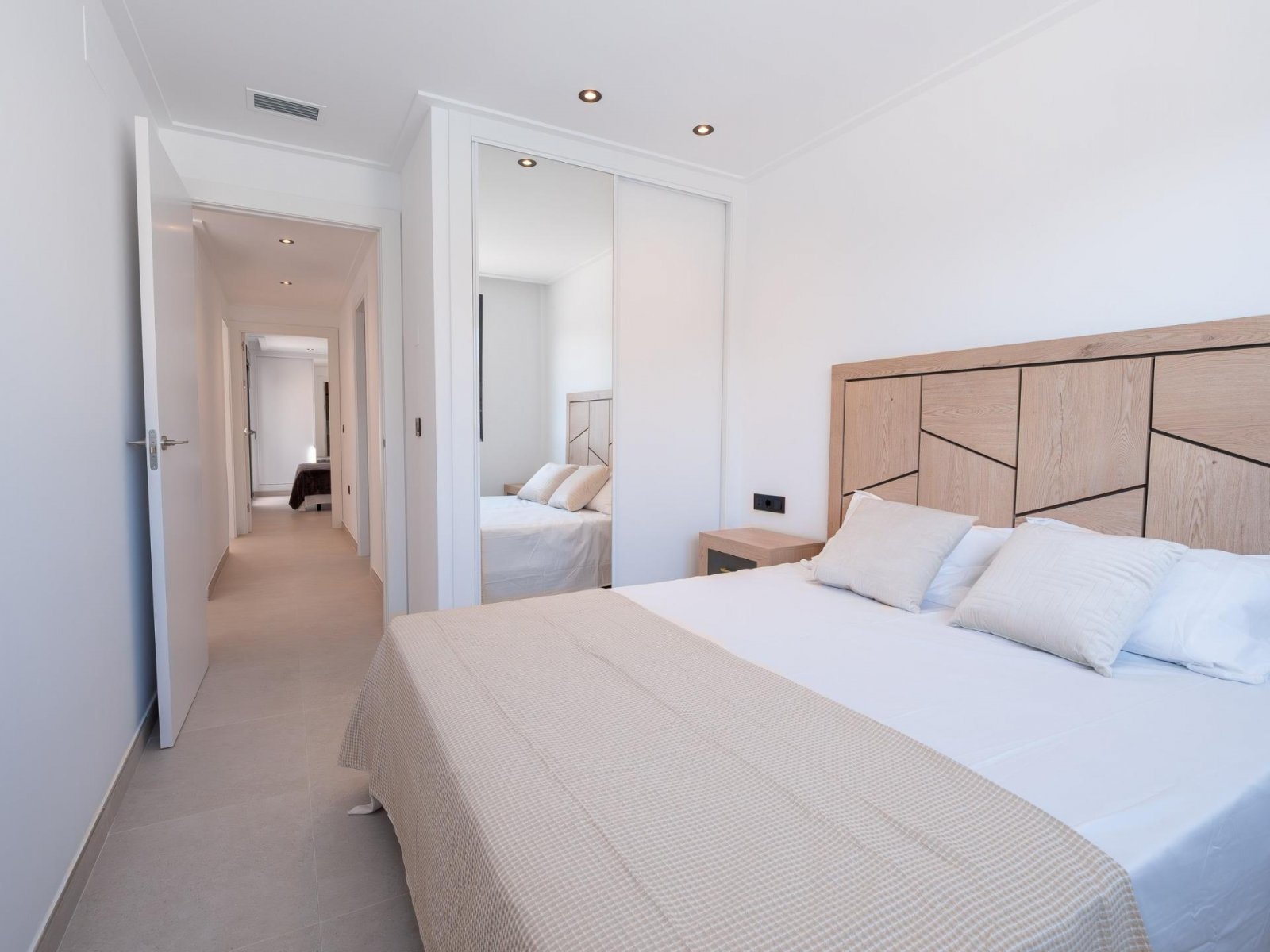 Neubauvillen mit privatem Pool in Oasis de la Marina, Costa Blanca
Moderne Häuser in ruhiger Lage in Strandnähe
Entdecken Sie diese exk