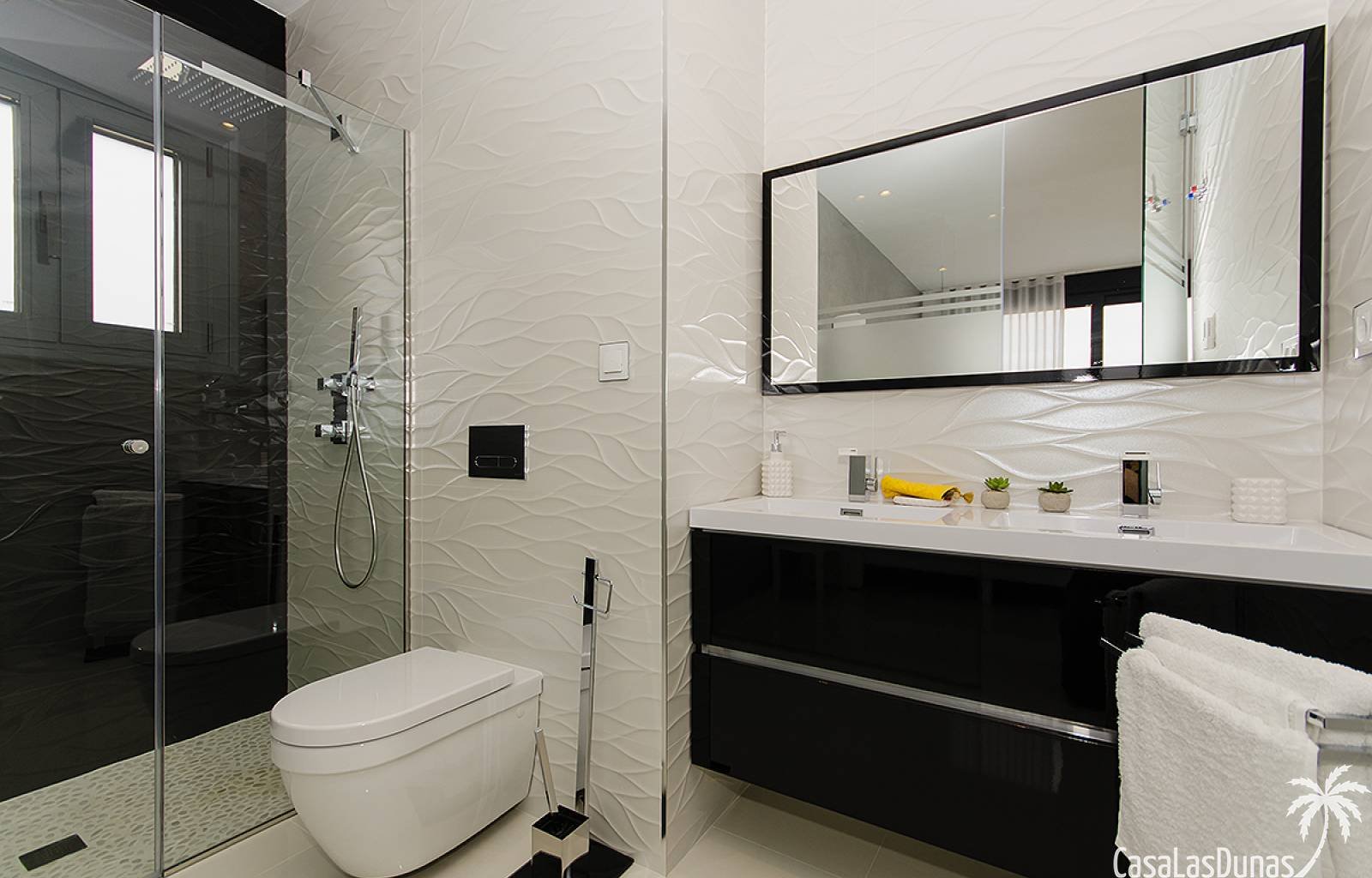 Eine Traumvilla in Traumlage! So viel Platz drinnen und draußen wird Sie überraschen. In diesem exklusiven Wohnprojekt mit großen, strandnahen Grunds