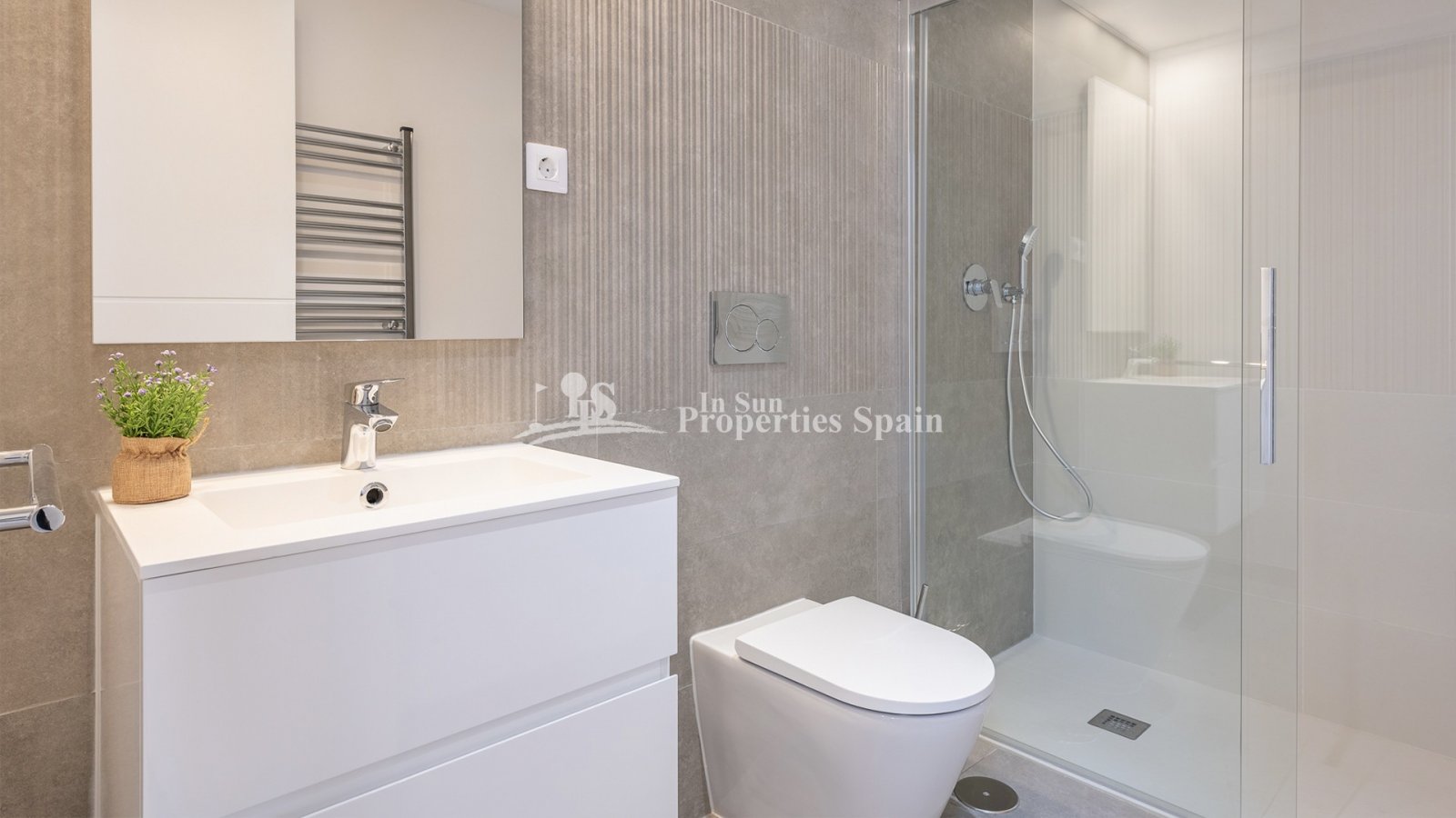 Luz de Cala Ratjada ist eine Wohnanlage mit insgesamt 26 Einheiten, die aus Villen und Apartments bestehen, mit schöner Gartenanlage und