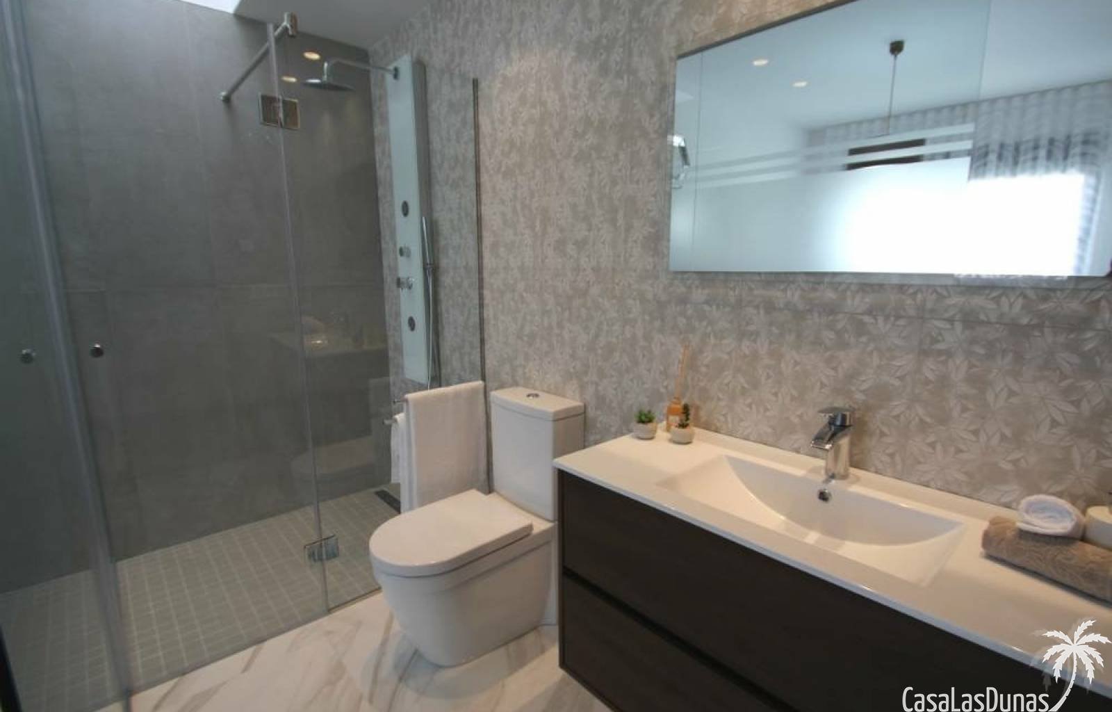 Sie können aus 5 verschiedenen Modellen in diesem exklusiven Wohnprojekt mit großen Grundstücken in Strandnähe und mit Meerblick wählen. Diese Villa