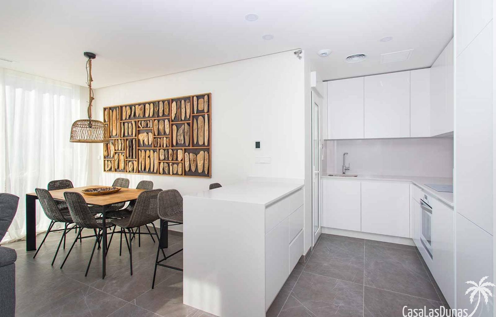 Diese wunderschönen neuen Villen liegen nur 500 Meter vom Strand entfernt. Bei diesem Projekt werden 3 Villen auf 289 m² Grundstück gebaut. Die drei