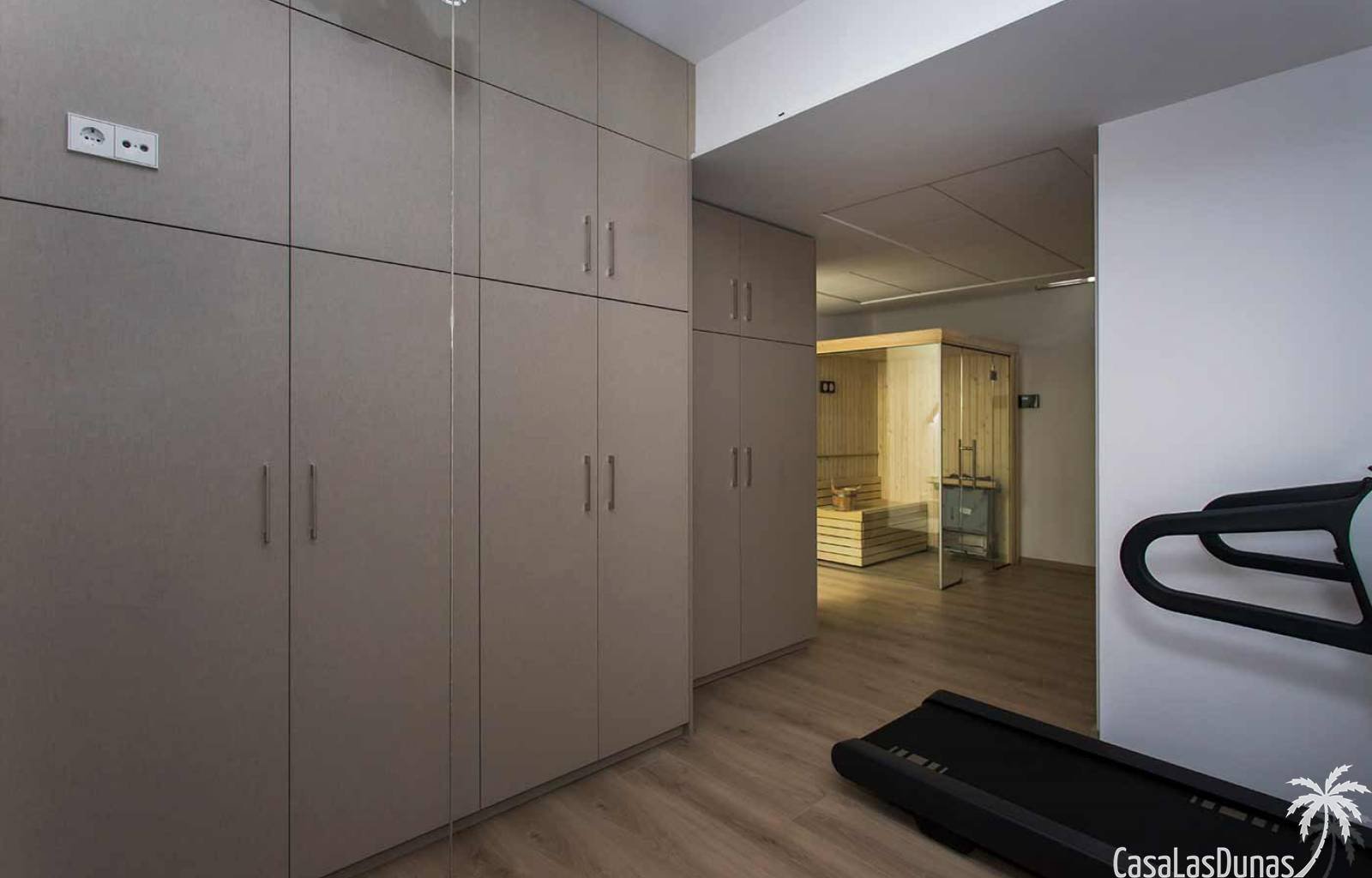 Diese wunderschönen neuen Villen liegen nur 500 Meter vom Strand entfernt. Bei diesem Projekt werden 3 Villen auf 289 m² Grundstück gebaut. Die drei