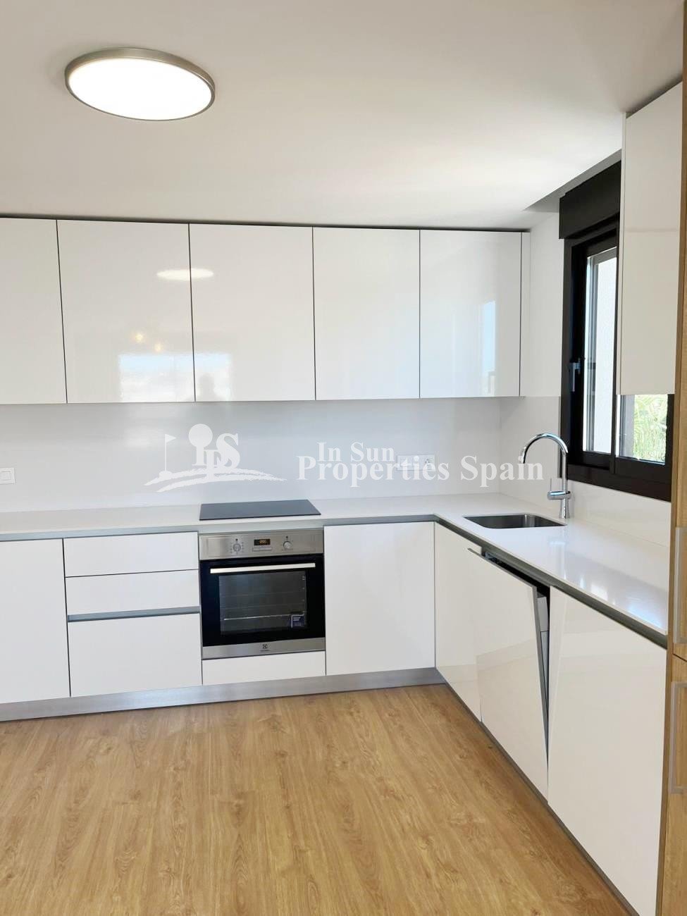 Brandneues Penthouse mit privatem Solarium in Villamartín, PAU 8 Orihuela Costa.  Entdecken Sie diese dritte Etage Penthouse mit Aufzug,