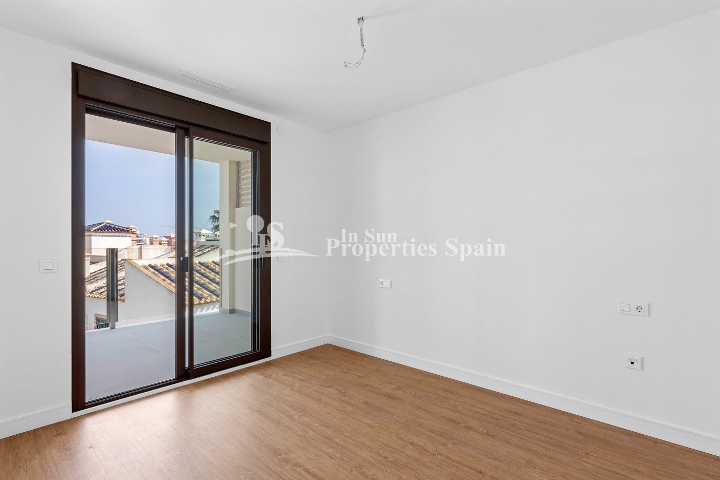 Brandneues Penthouse mit privatem Solarium in Villamartín, PAU 8 Orihuela Costa.  Entdecken Sie diese dritte Etage Penthouse mit Aufzug,