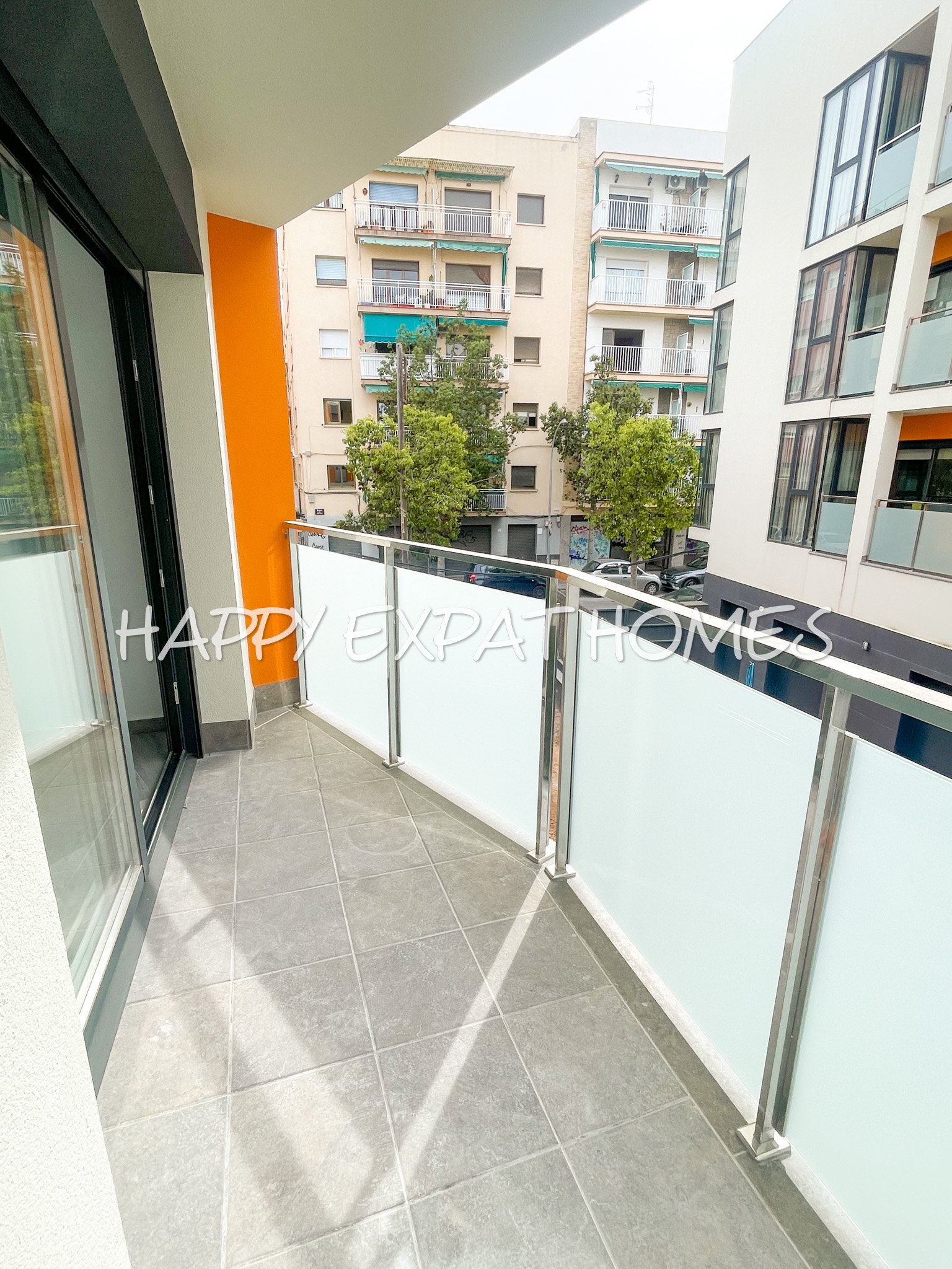 Verfügbar für langfristig, 3-Zimmer-Wohnung im Zentrum von Vilanova i la Geltrú, neu gebaut.
Wir haben die ideale Option, die Sie suchen, mit einem En