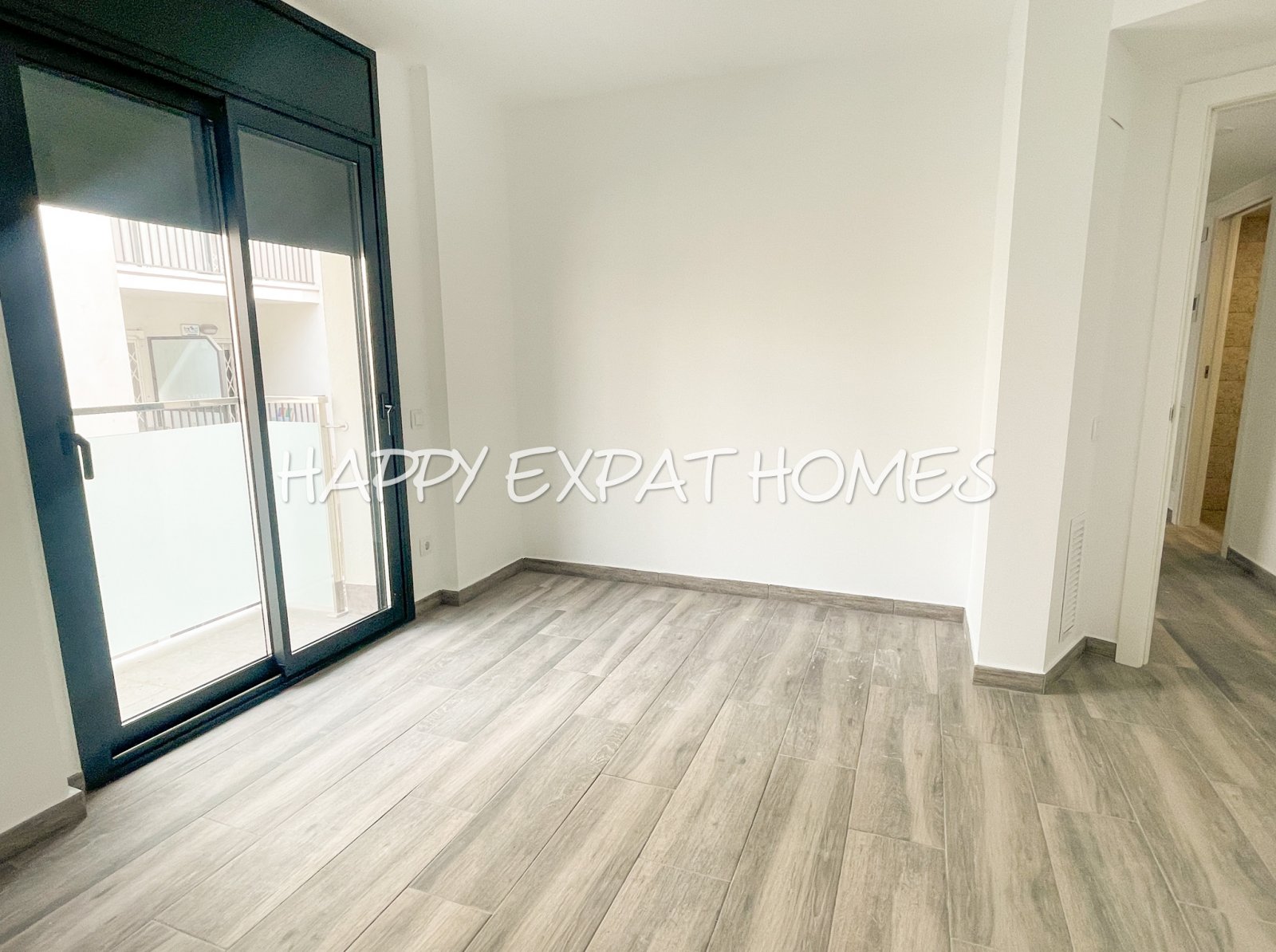 Verfügbar für langfristig, 3-Zimmer-Wohnung im Zentrum von Vilanova i la Geltrú, neu gebaut.
Wir haben die ideale Option, die Sie suchen, mit einem En