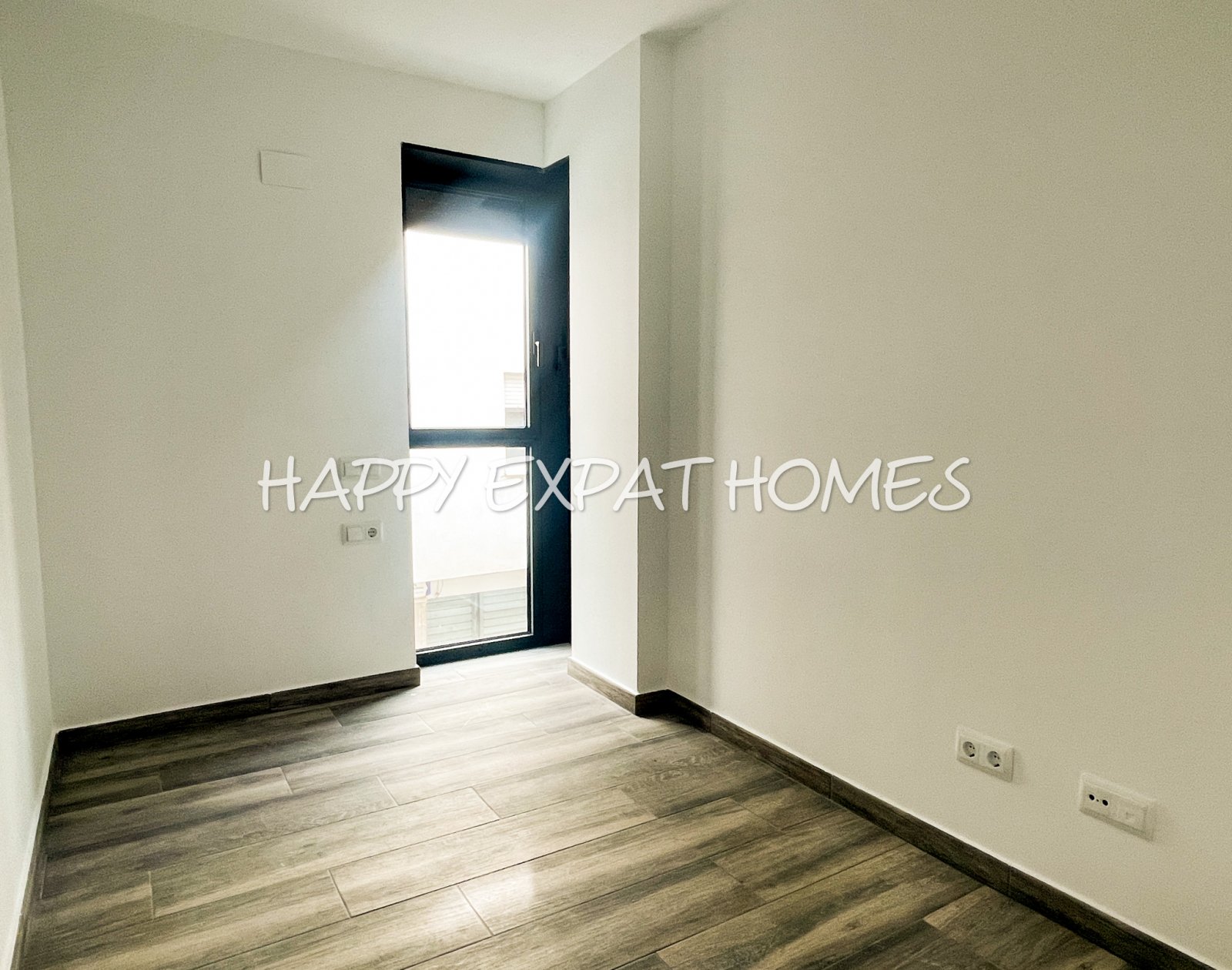 Verfügbar für langfristig, 3-Zimmer-Wohnung im Zentrum von Vilanova i la Geltrú, neu gebaut.
Wir haben die ideale Option, die Sie suchen, mit einem En