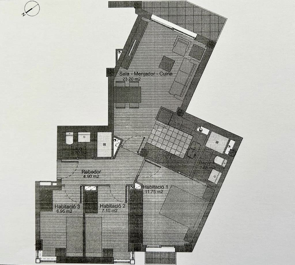 Verfügbar für langfristig, 3-Zimmer-Wohnung im Zentrum von Vilanova i la Geltrú, neu gebaut.
Wir haben die ideale Option, die Sie suchen, mit einem En