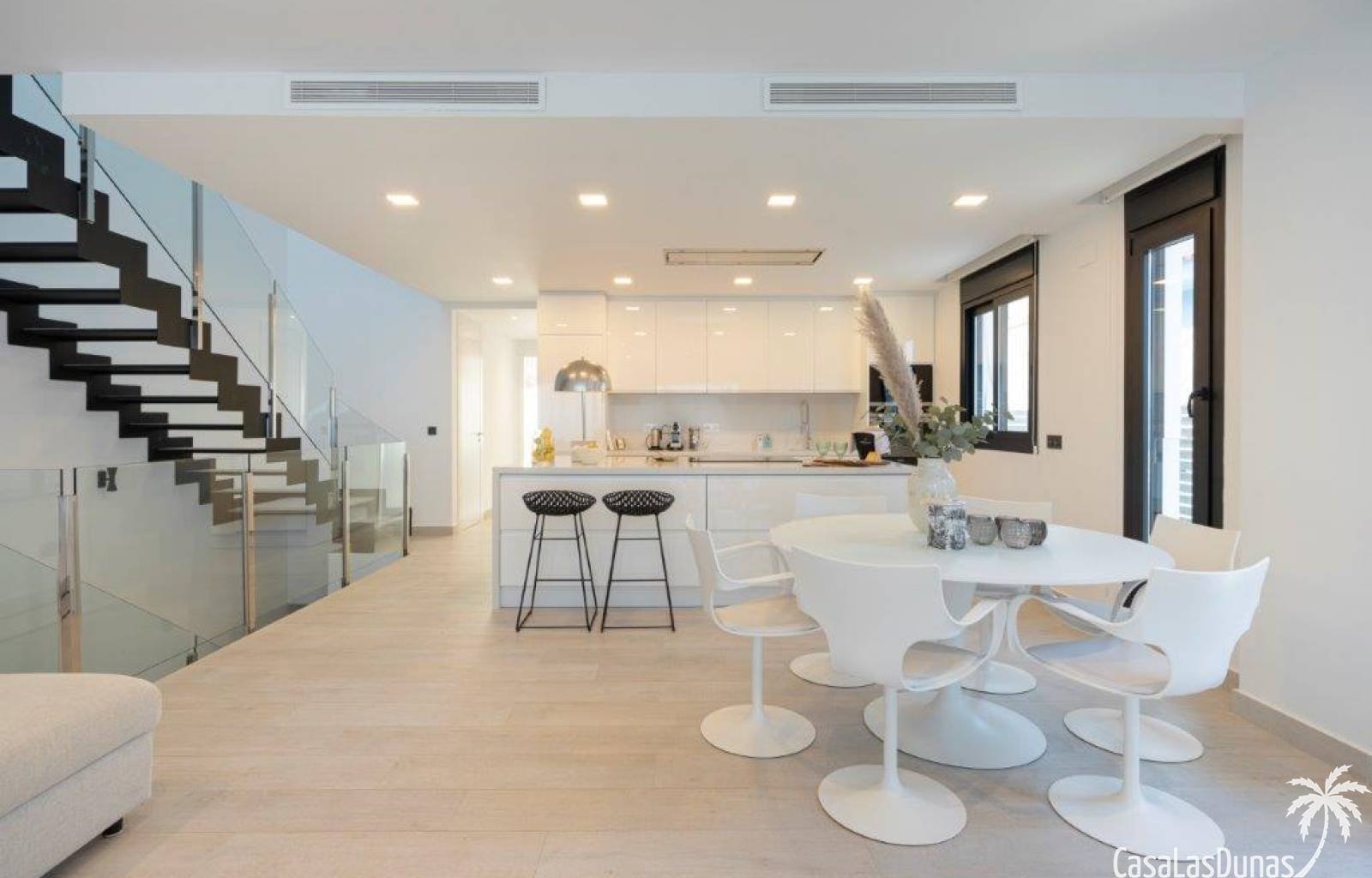 VILLA SUNRISE bietet ein unvergleichliches Urlaubserlebnis für diejenigen, die Luxus und Komfort in einer idyllischen Umgebung suchen. An der wunders