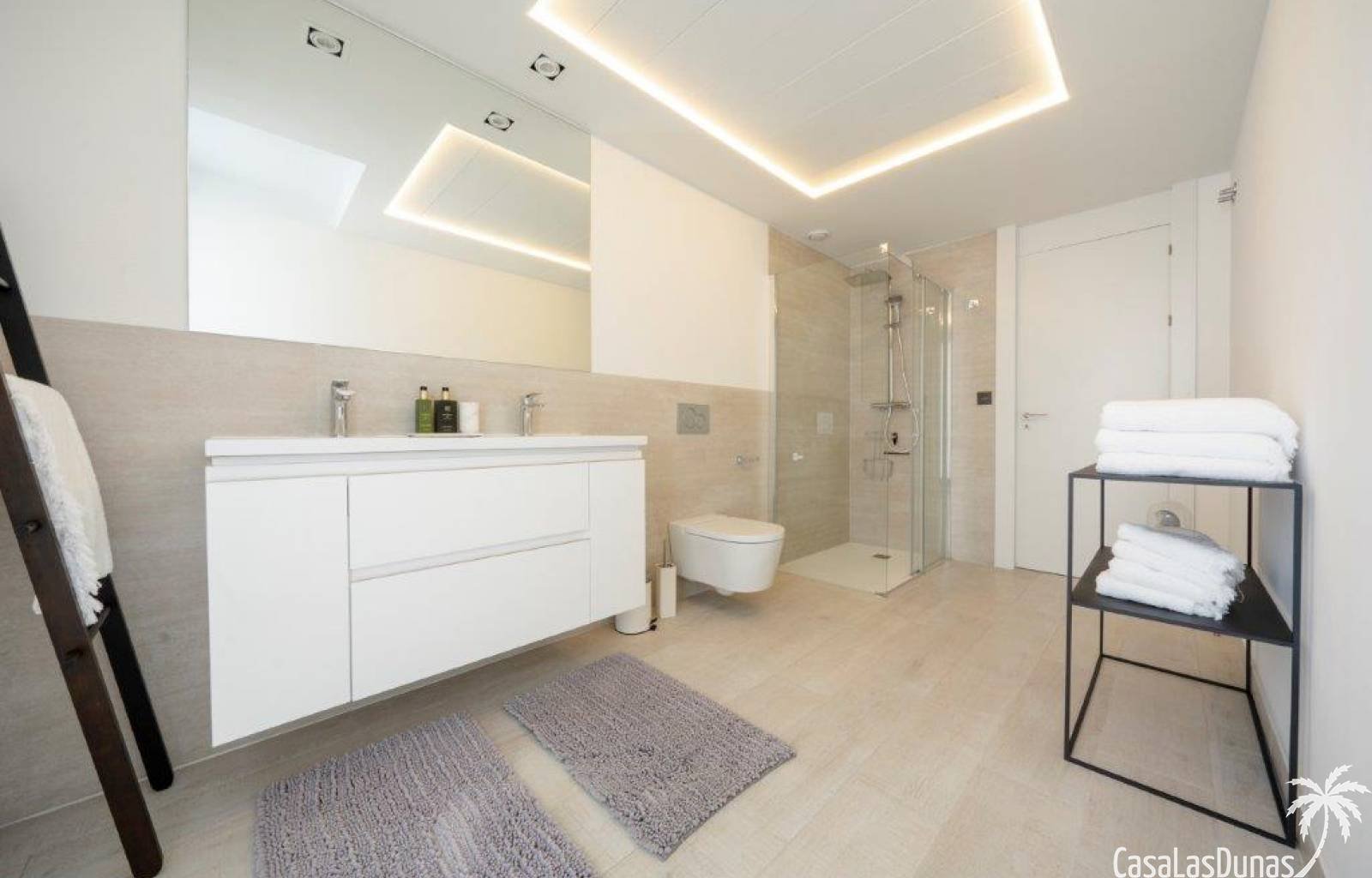 VILLA SUNRISE bietet ein unvergleichliches Urlaubserlebnis für diejenigen, die Luxus und Komfort in einer idyllischen Umgebung suchen. An der wunders