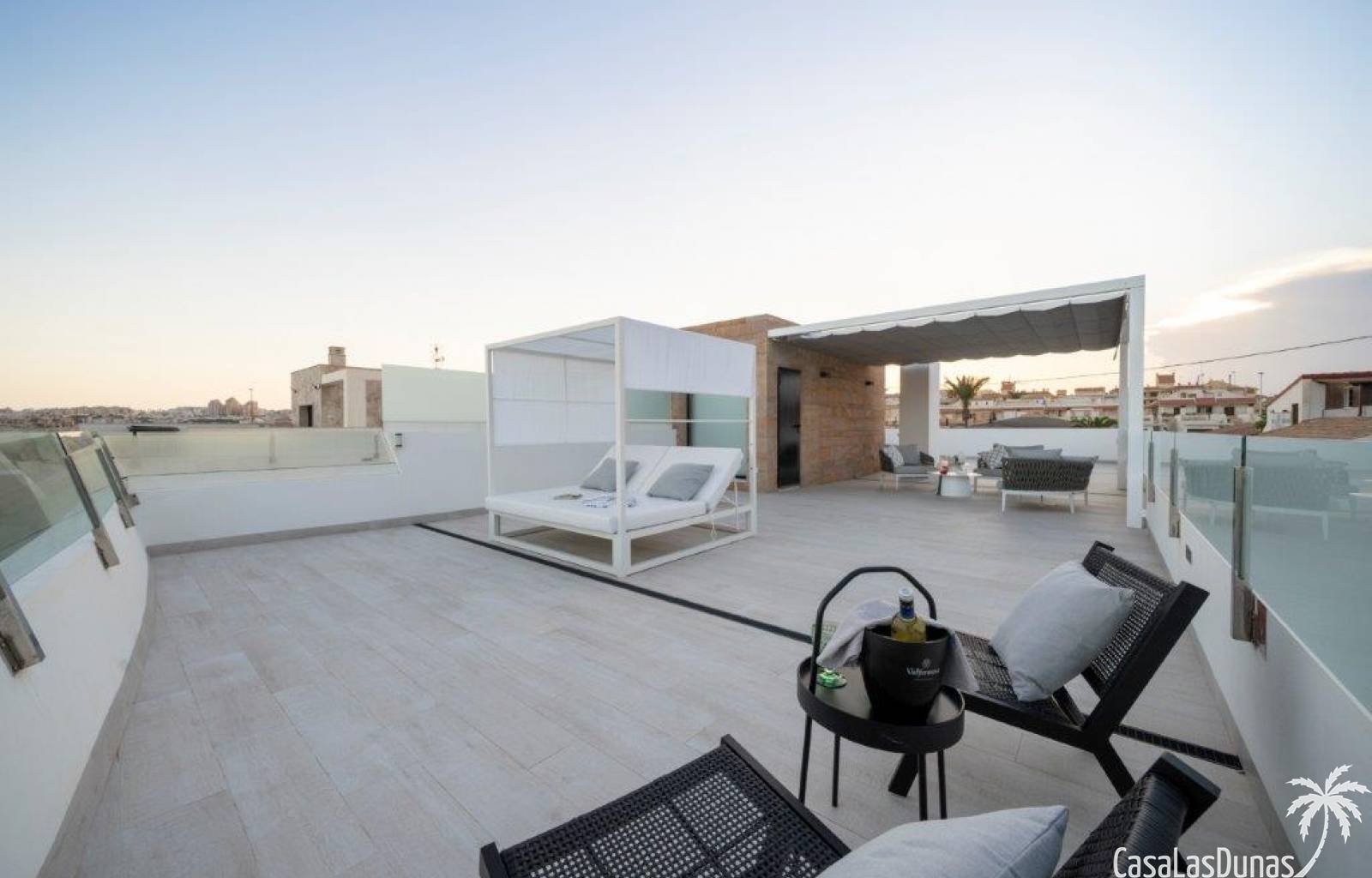 VILLA SUNRISE bietet ein unvergleichliches Urlaubserlebnis für diejenigen, die Luxus und Komfort in einer idyllischen Umgebung suchen. An der wunders