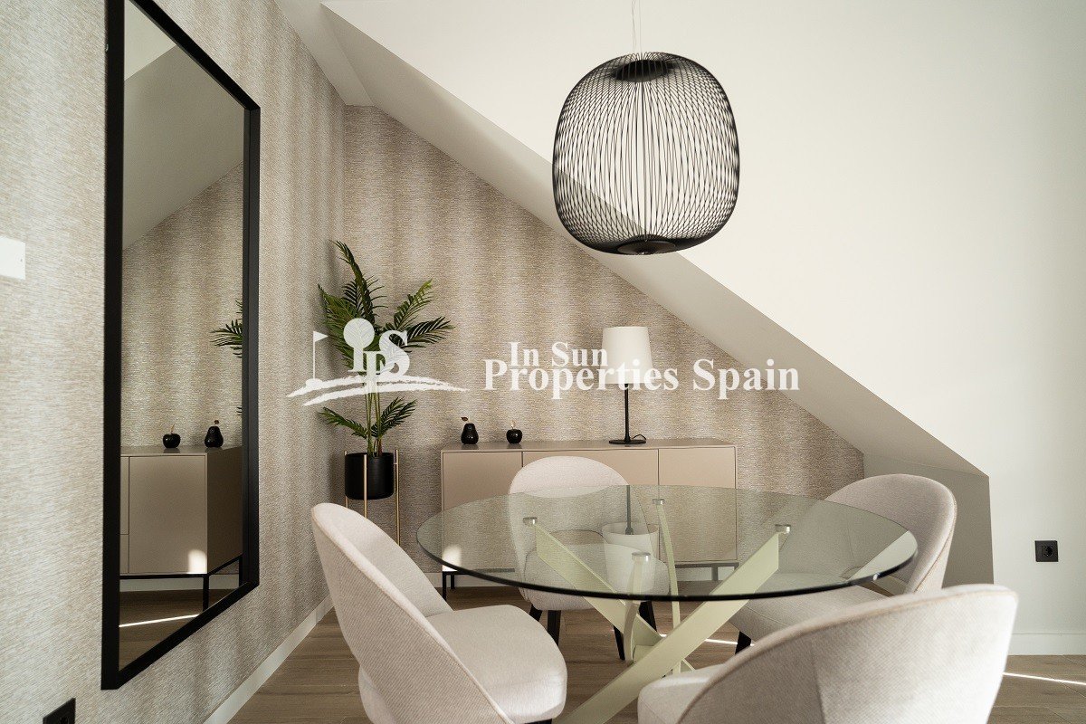 Neubausiedlung in Pilar de la Horadada - alle Annehmlichkeiten zu Fuß erreichbar!
Diese 72m2 Top-Wohnung besteht aus 2 Schlafzimmern, 2