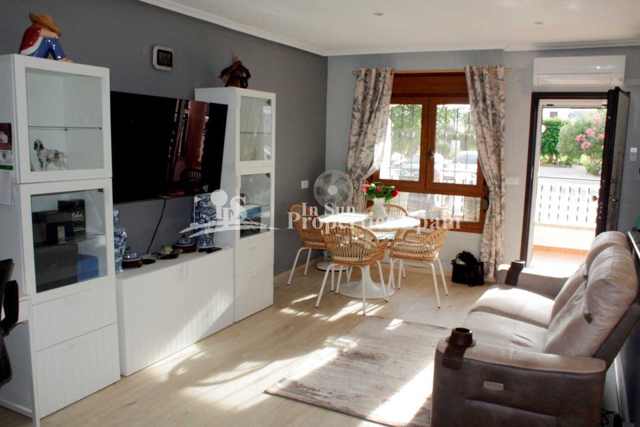 Wir freuen uns, zum Verkauf dieser herrlichen 100m2 Süd-West-Ausrichtung Bungalow Buhardilla in der sehr begehrten Urbanisation von Pau-8