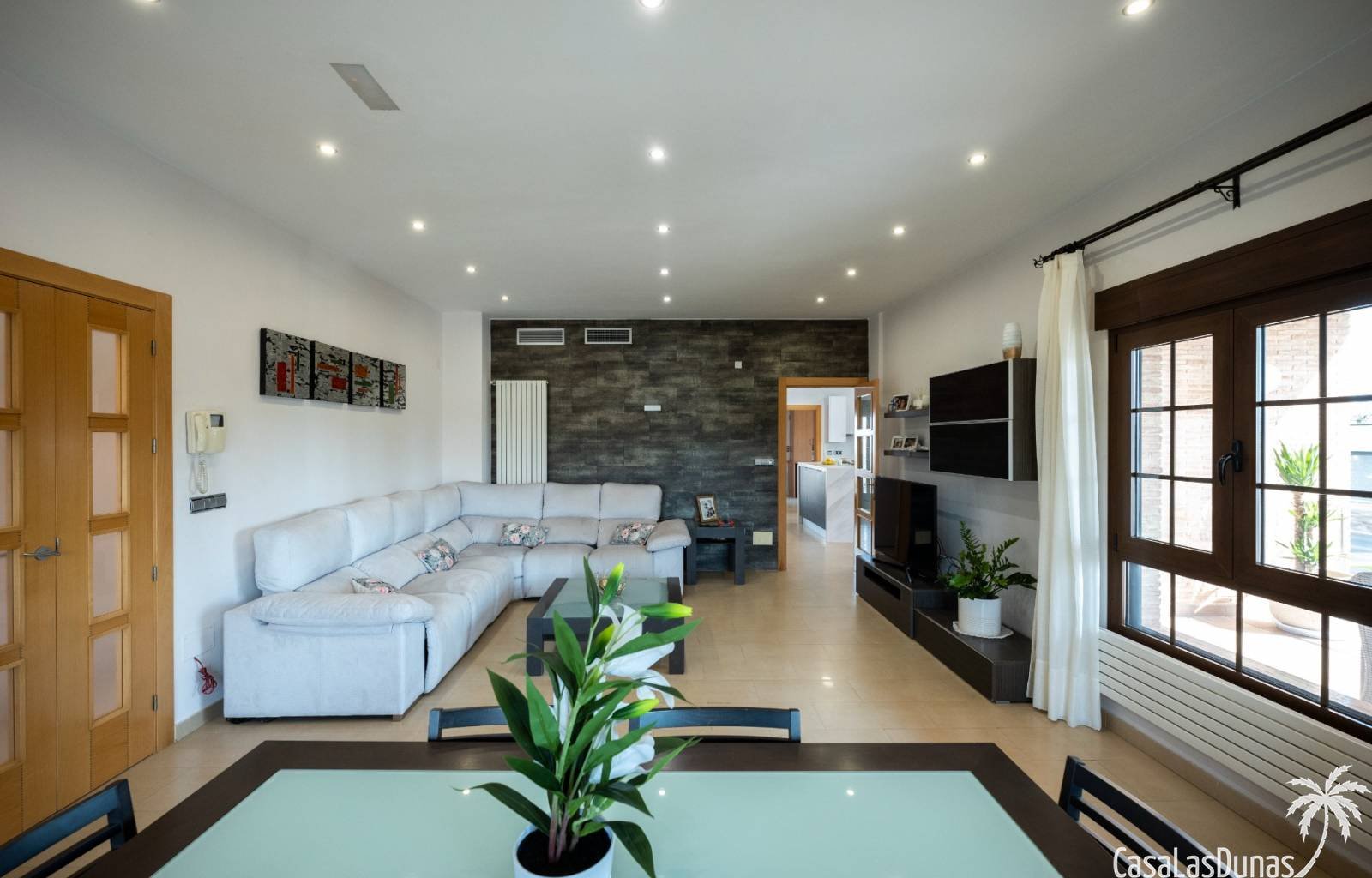 Suchen Sie Ruhe und gleichzeitig alle Annehmlichkeiten, um ein luxuriöses Leben zu führen? Dann ist diese Luxusvilla das Haus, von dem Sie schon imme