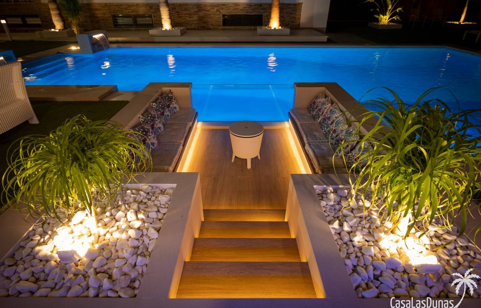 Suchen Sie Ruhe und gleichzeitig alle Annehmlichkeiten, um ein luxuriöses Leben zu führen? Dann ist diese Luxusvilla das Haus, von dem Sie schon imme