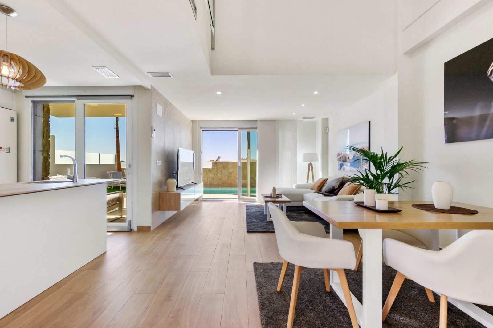 NEU GEBAUTE VILLEN IN ROJALES
Neubau von modernen Villen in Rojales. 
Villen bauen über 2 Floosr, mit 3 Schlafzimmern und 3 Bädern, off