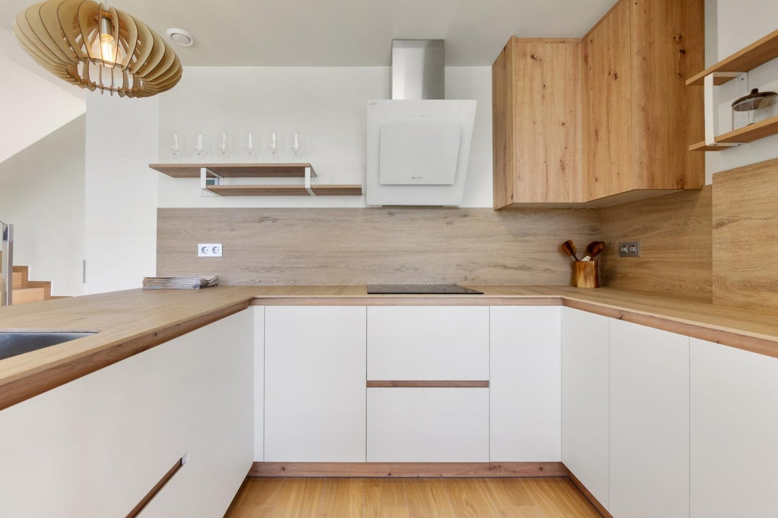 NEU GEBAUTE VILLEN IN ROJALES
Neubau von modernen Villen in Rojales. 
Villen bauen über 2 Floosr, mit 3 Schlafzimmern und 3 Bädern, off