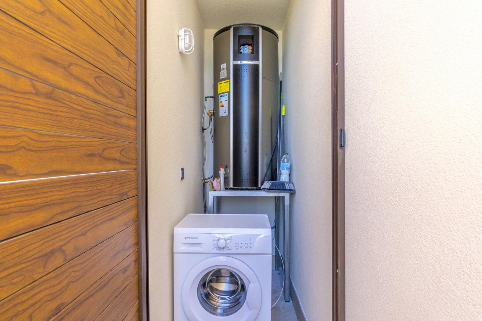 NEU GEBAUTE VILLEN IN ROJALES
Neubau von modernen Villen in Rojales. 
Villen bauen über 2 Floosr, mit 3 Schlafzimmern und 3 Bädern, off