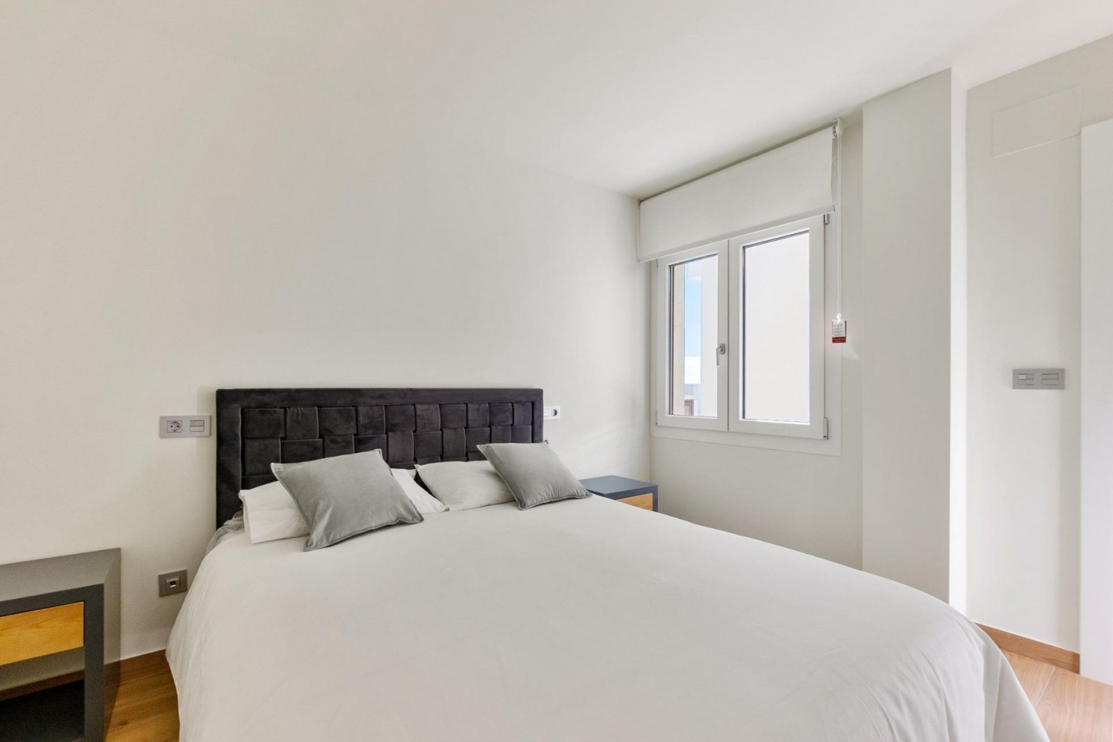 NEU GEBAUTE VILLEN IN ROJALES
Neubau von modernen Villen in Rojales. 
Villen bauen über 2 Floosr, mit 3 Schlafzimmern und 3 Bädern, off