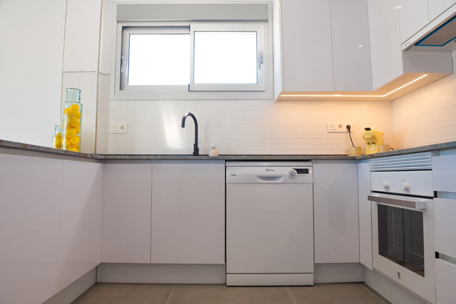 NEU GEBAUTE VILLEN IN LOS ALCAZARES - weniger als 1 km zum Strand!
Neubau Villen in Los Alcazares.
Schöne Villen haben 3 Schlafzimmer u