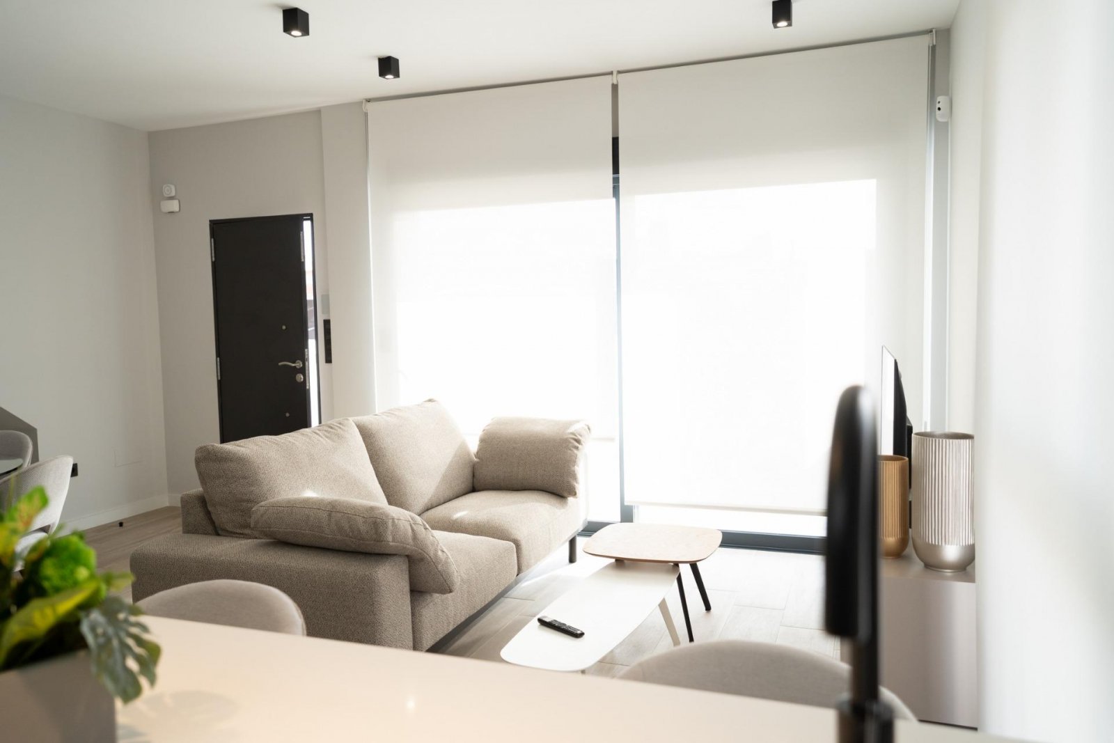 NEU GEBAUTES WOHNHAUS IN VILLAMARTIN PAU 26, ORIHUELA COSTA - 10 Minuten vom Strand entfernt!.
Dieses schöne Stadthaus besteht aus 3 Sch