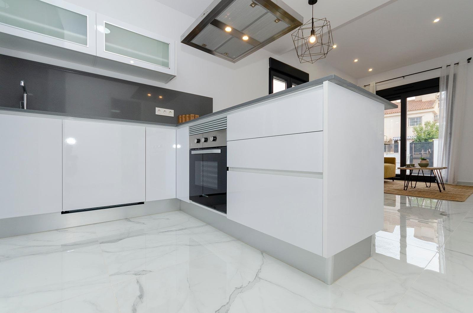 NEU GEBAUTE VILLEN IN TORREVIEJA Neubau Villen in Torreta, Torrevieja. Schöne New Build Villen bauen über 2 Etagen mit 3 Schlafzimmern, 3