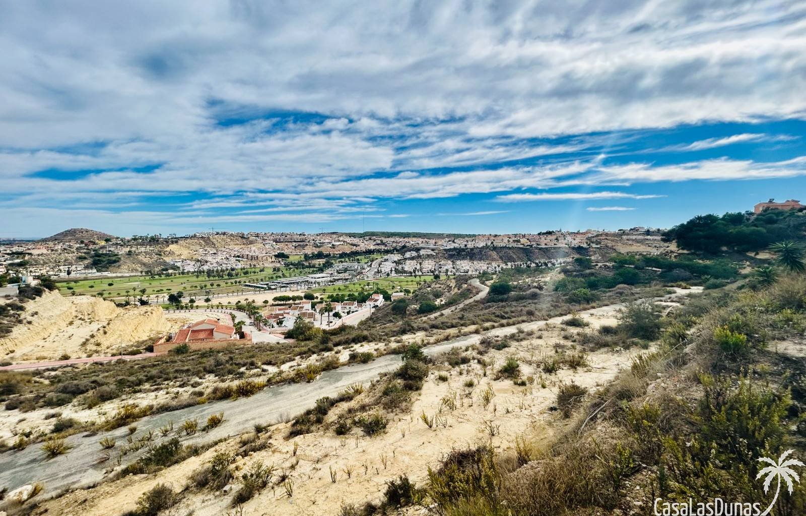 Luxusvilla-Schlüssel bereit!
 Komplett möblierte Villa in wunderschöner Lage in Ciudad Quesada. Diese Villa bietet einen wunderschönen Blick auf die