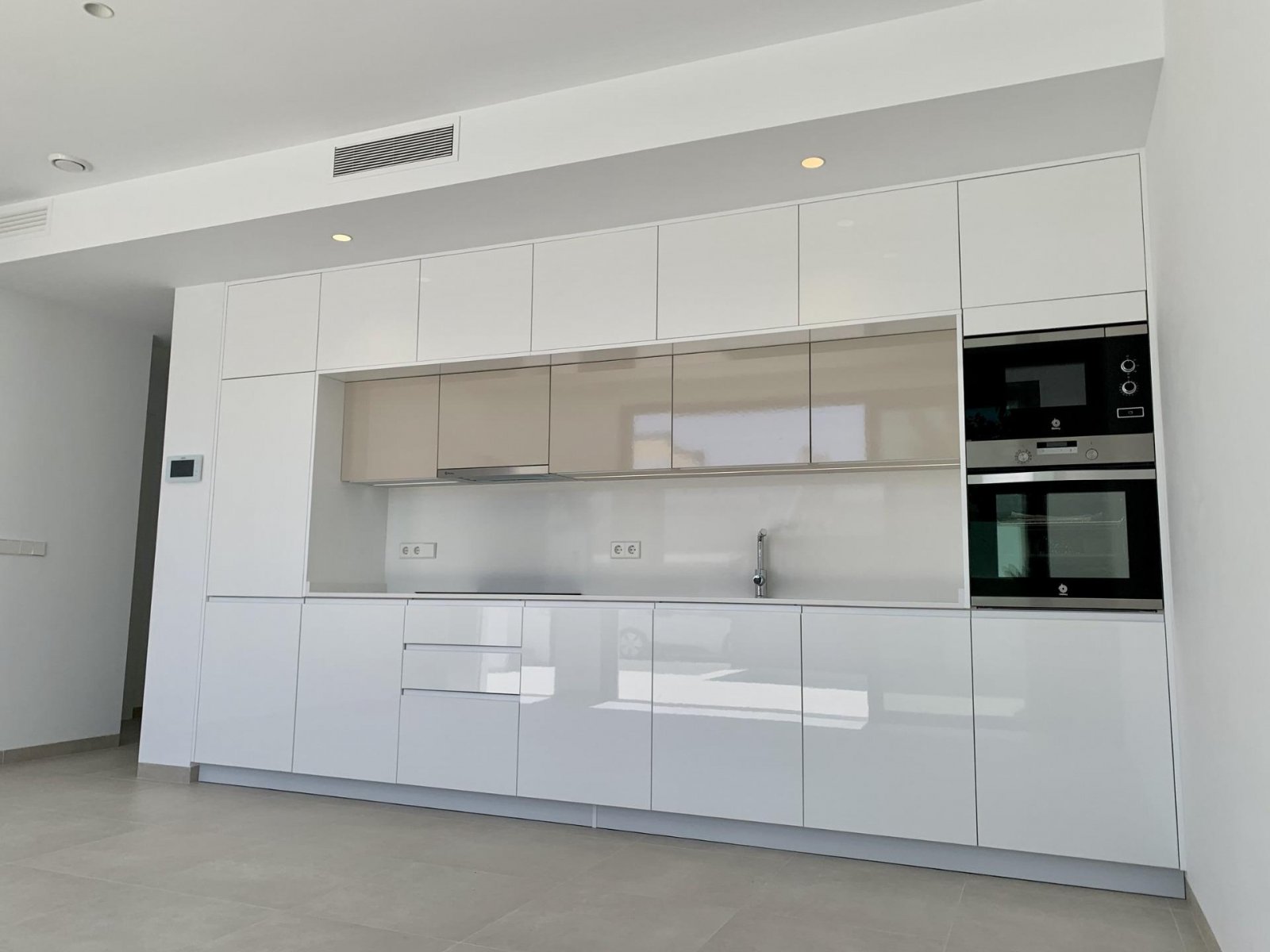 NEUBAU STADTHÄUSER IN LOS ALCAZARES Neubau von Villen und Stadthäusern in Serena Golf, Los Alcazares. Moderne Stadthäuser mit 3 Schlafzim