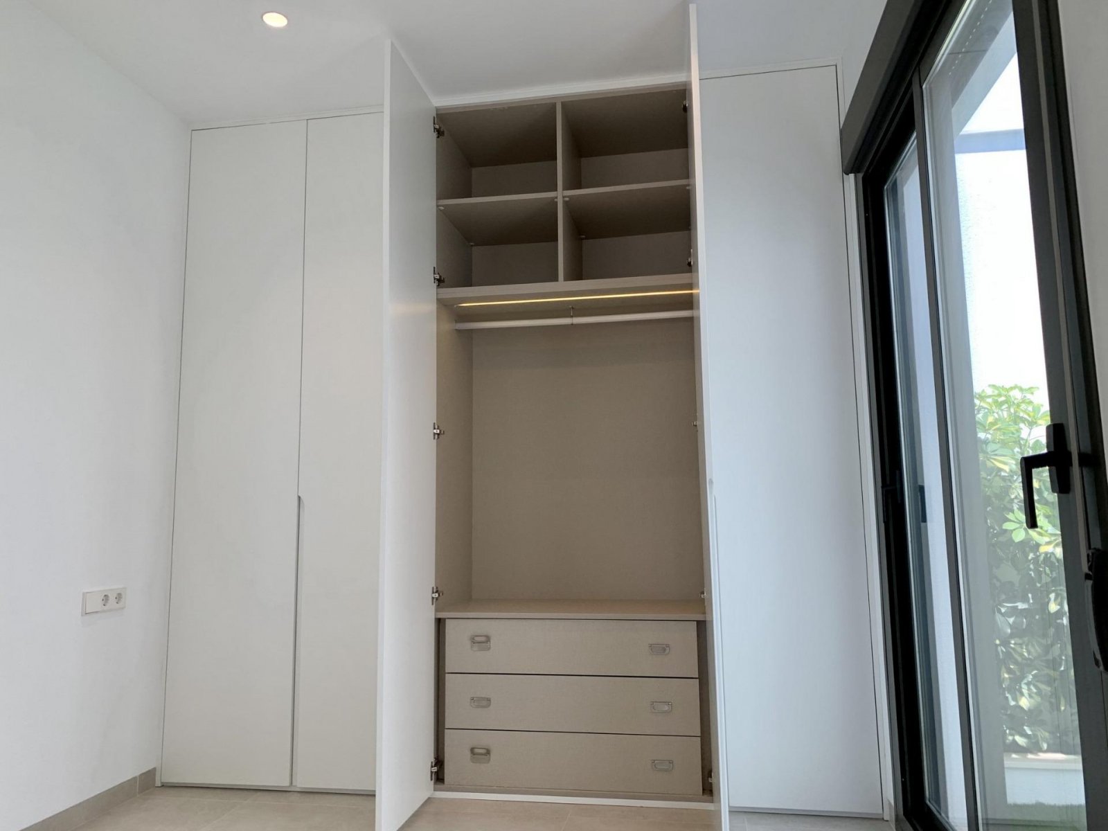 NEUBAU STADTHÄUSER IN LOS ALCAZARES Neubau von Villen und Stadthäusern in Serena Golf, Los Alcazares. Moderne Stadthäuser mit 3 Schlafzim