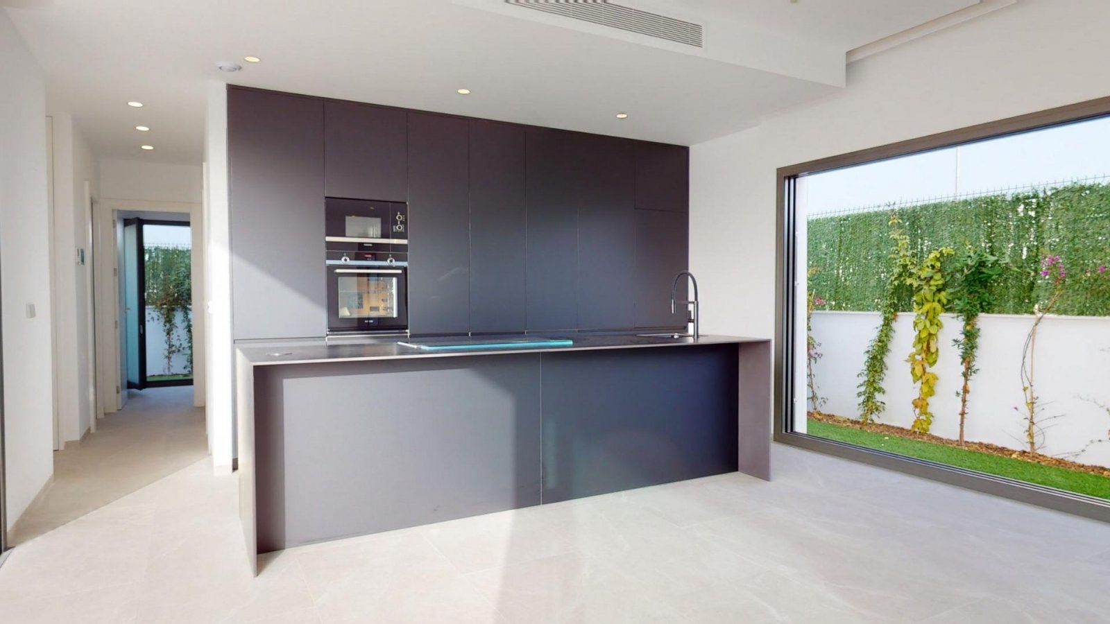 NEU GEBAUTE VILLEN IN LOS ALCAZARES Neubau von Villen und Stadthäusern in Serena Golf, Los Alcazares. Moderne Villen hat 3 Schlafzimmer,