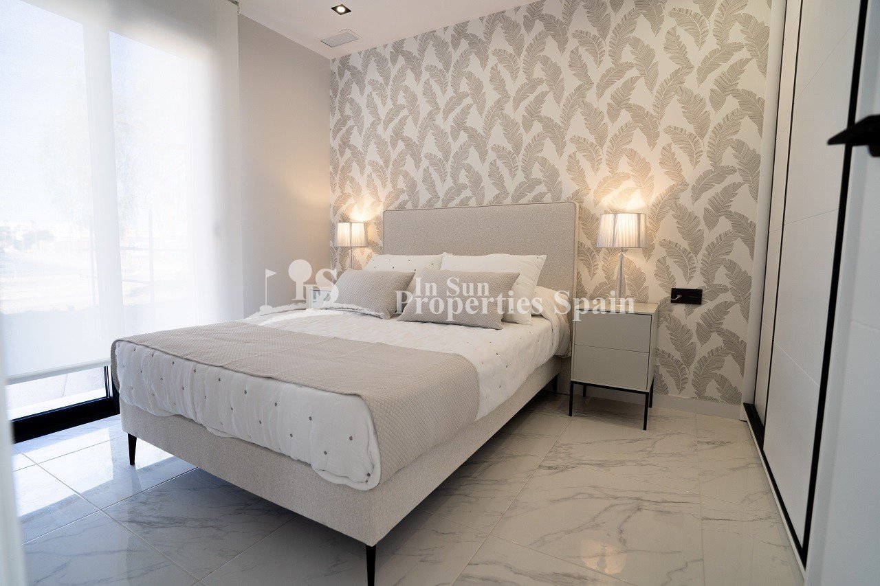 WONDERFUL NEW BUILD RESIDENTIAL COMPLEX VON APARTMENTS, ERDGESCHOSS, IN PUNTA PRIMA, ORIHUELA COSTA nur wenige Meter vom Zentrum entfernt