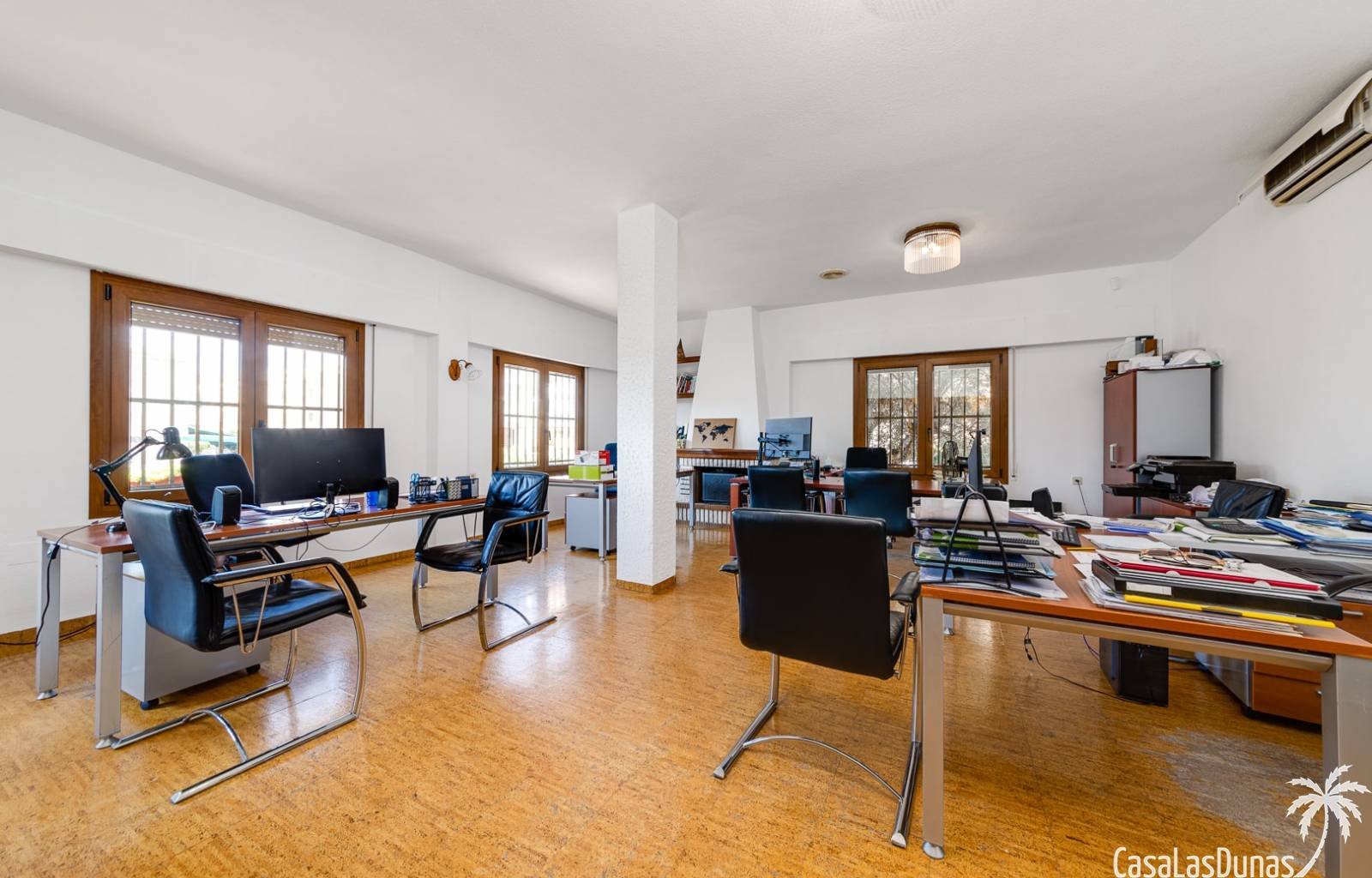 Eine Top-Lage und Platz, das finden Sie hier. Dies ist eine fantastische Gelegenheit, ein großes Grundstück mit einem Einfamilienhaus zu erwerben, nu