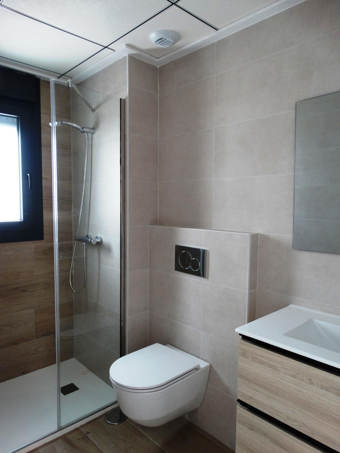 NEU GEBAUTE STADTHÄUSER IN SANTIAGO DE LA RIBERA Neubau von 11 Stadthäusern in Santiago de la Ribera, 100 Meter vom Strand entfernt!  Sch