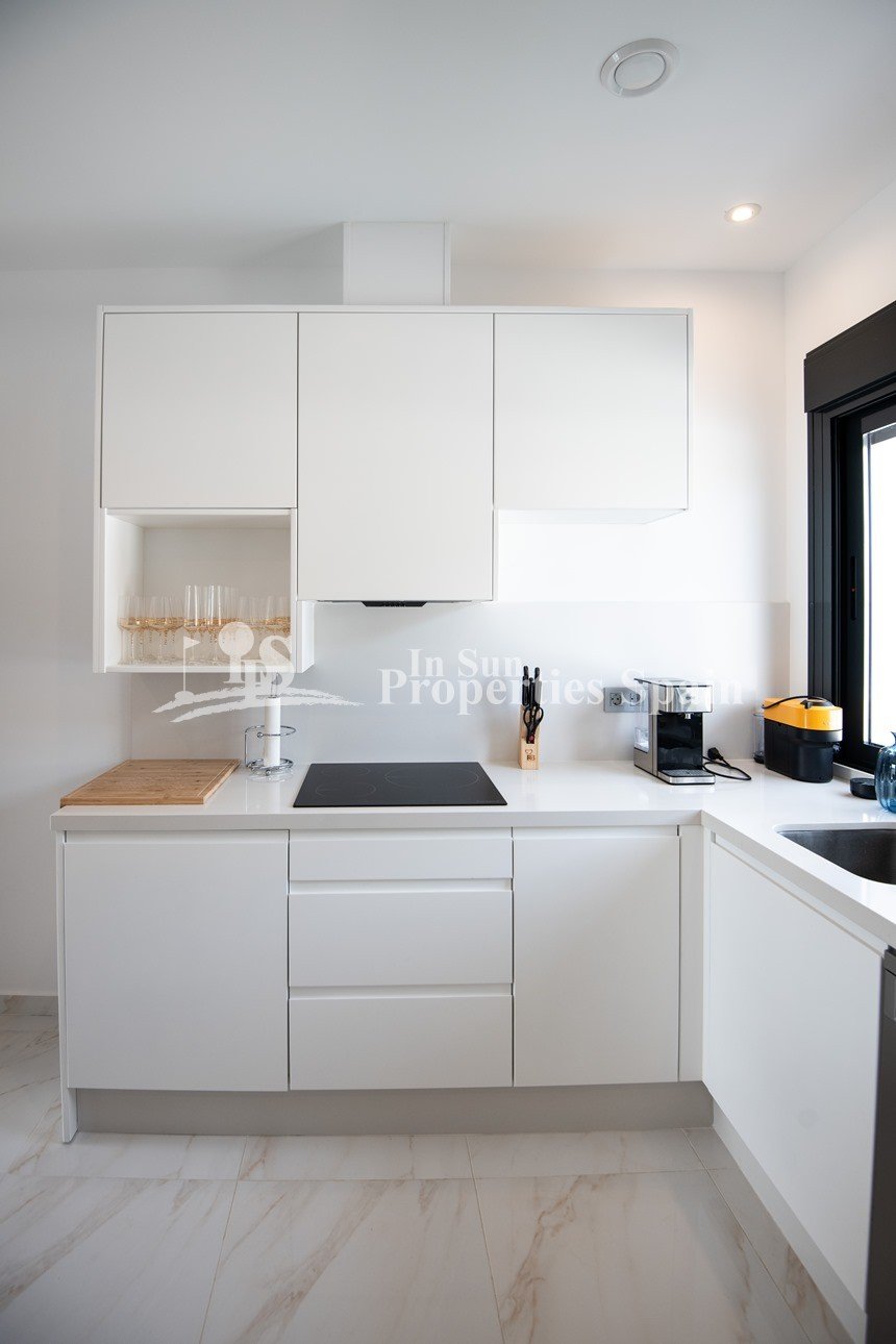 EXKLUSIVE MODERNE VILLA IN PINAR DE CAMPOVERDE, NEUBAU.
 
Diese 116m2 moderne Villa besteht aus 3 Schlafzimmern, 2 Bädern, einem offenen