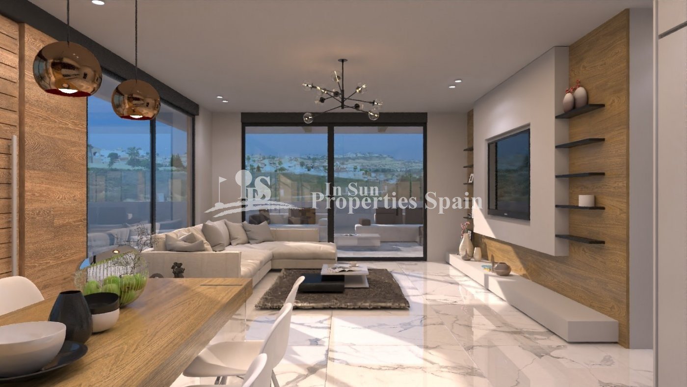 EXKLUSIVE VILLA IN ROJALES nur 50m von La Marquesa Golfplatz, mit herrlichem Blick!
Diese Villa hat 335 m2 Grundstücksfläche, 433 m2 beb