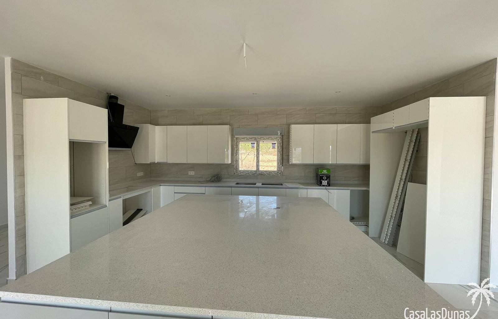 Bauen Sie Ihre eigene Traumvilla in Pinoso ! Es besteht die Möglichkeit, zwischen einem traditionellen Baustil und einem modernen Stil zu wählen. Das