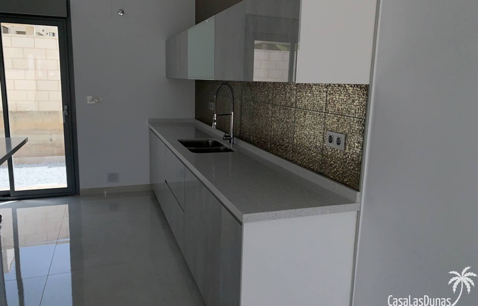  Bauen Sie Ihre eigene Traumvilla in Pinoso ! Es besteht die Möglichkeit, zwischen einem traditionellen Baustil und einem modernen Stil zu wählen. Das