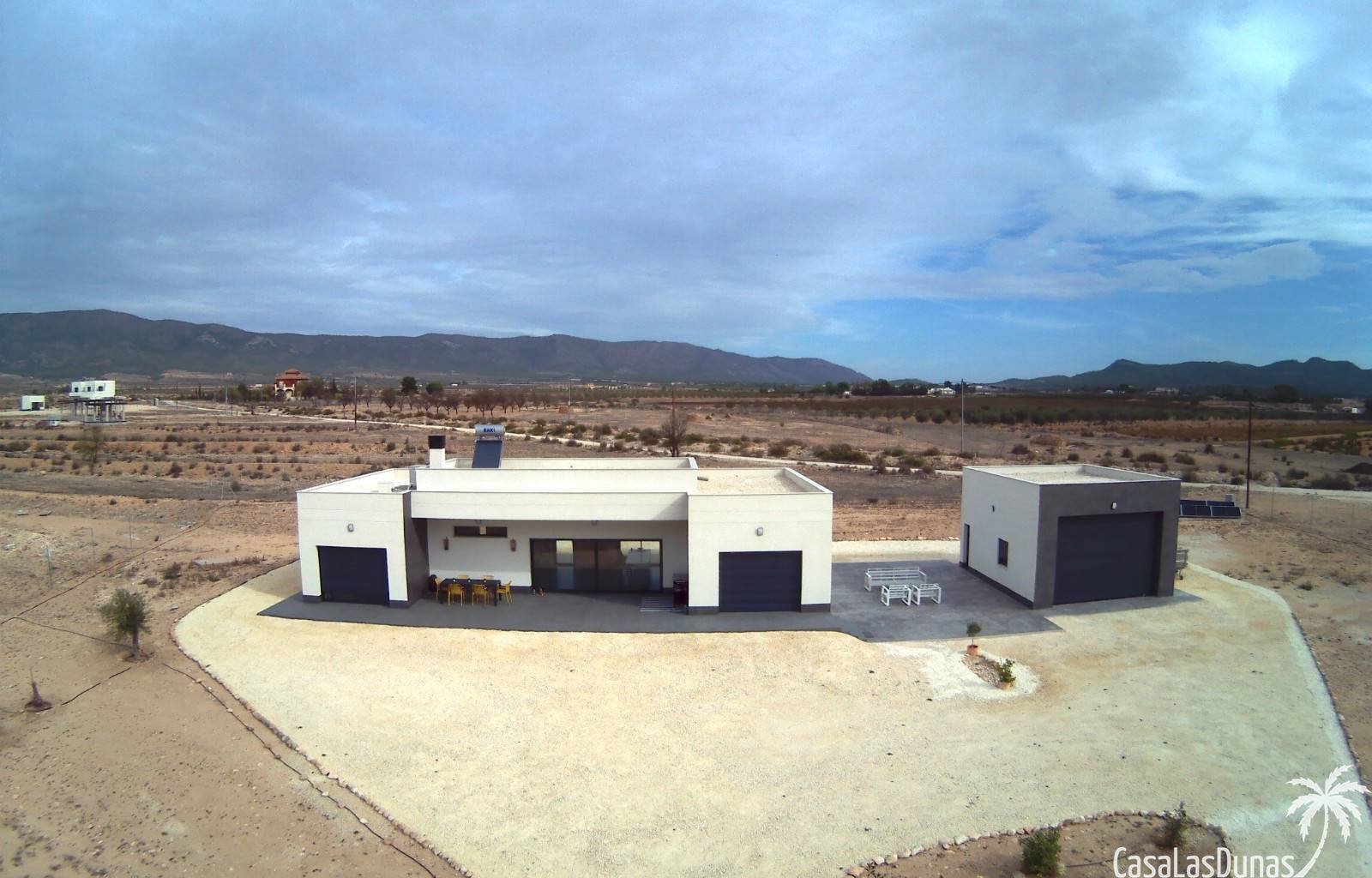  Bauen Sie Ihre eigene Traumvilla in Pinoso ! Es besteht die Möglichkeit, zwischen einem traditionellen Baustil und einem modernen Stil zu wählen. Das