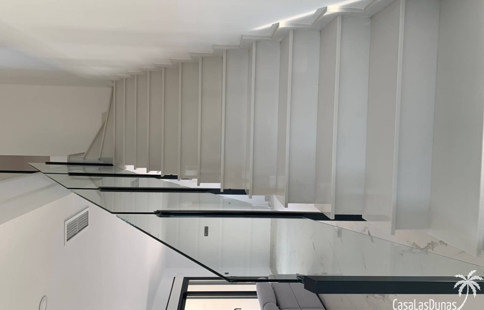 Bauen Sie Ihre eigene Traumvilla in Pinoso ! Es besteht die Möglichkeit, zwischen einem traditionellen Baustil und einem modernen Stil zu wählen. Das