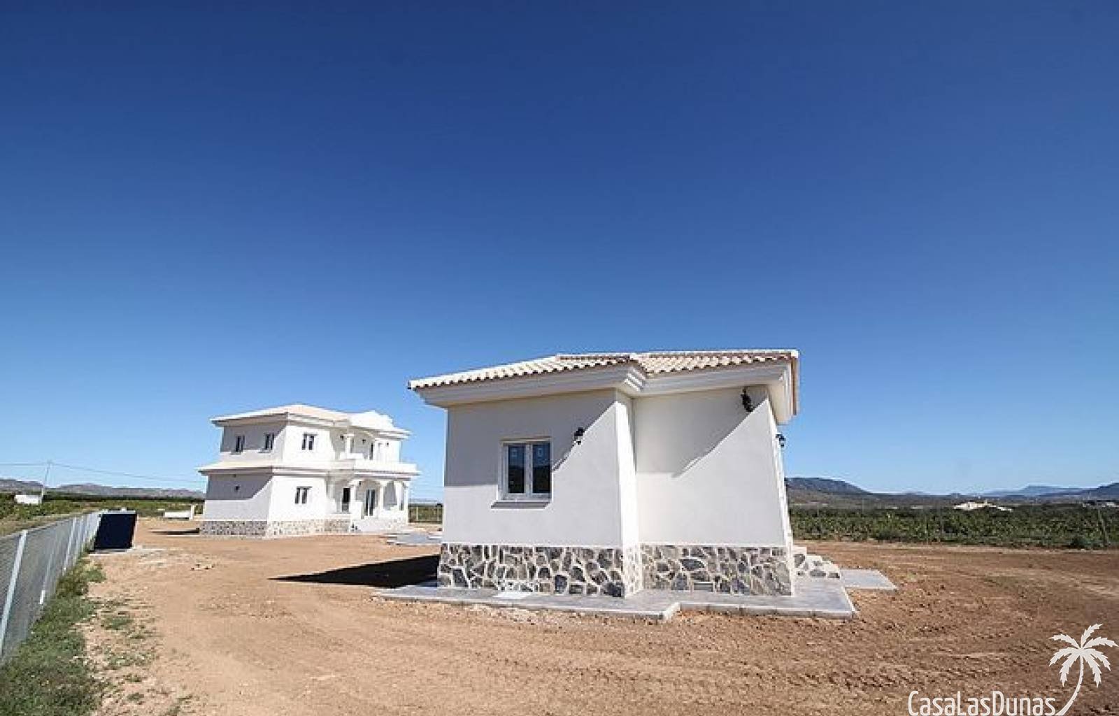 Bauen Sie Ihre eigene Traumvilla in Pinoso ! Es besteht die Möglichkeit, zwischen einem traditionellen Baustil und einem modernen Stil zu wählen. Das