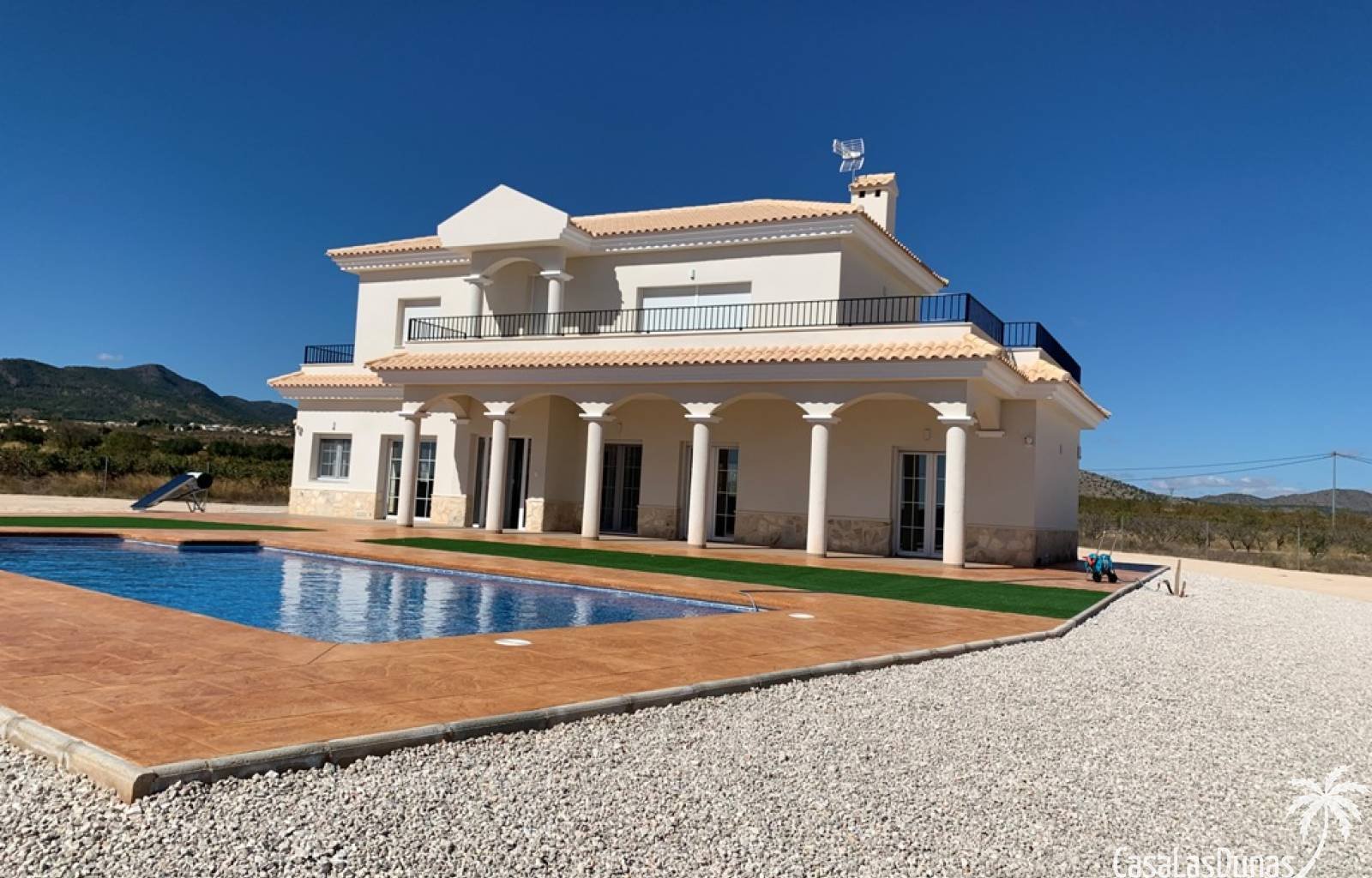 Bauen Sie Ihre eigene Traumvilla in Pinoso ! Es besteht die Möglichkeit, zwischen einem traditionellen Baustil und einem modernen Stil zu wählen. Das