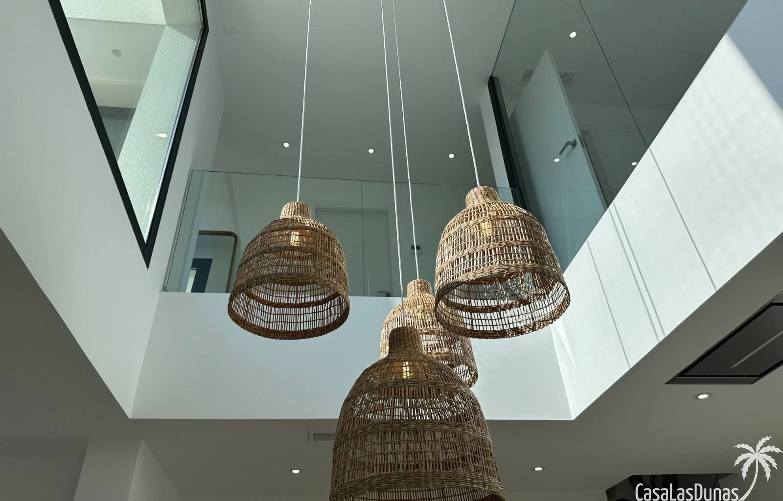 Die Villa Bella Sol ist ein idyllisches Urlaubsziel im charmanten Benijófar an der Costa Blanca, Spanien. Diese 2024 erbaute Luxusvilla verbindet Ruh