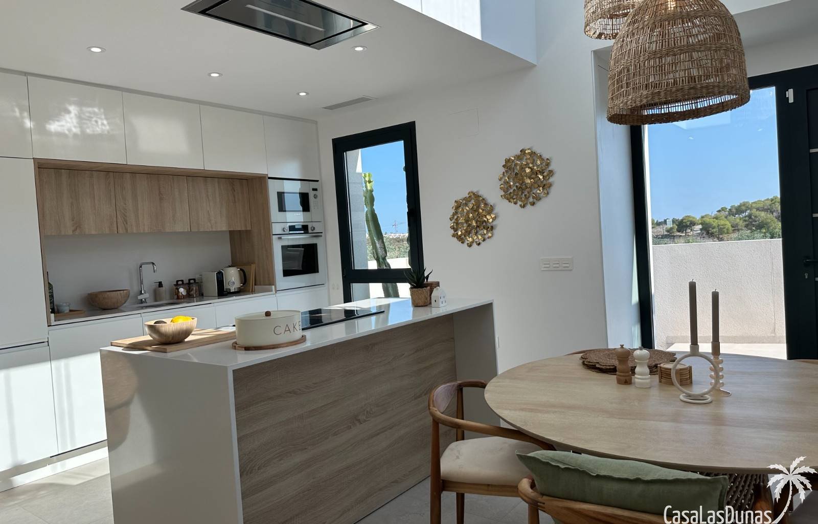 Die Villa Bella Sol ist ein idyllisches Urlaubsziel im charmanten Benijófar an der Costa Blanca, Spanien. Diese 2024 erbaute Luxusvilla verbindet Ruh