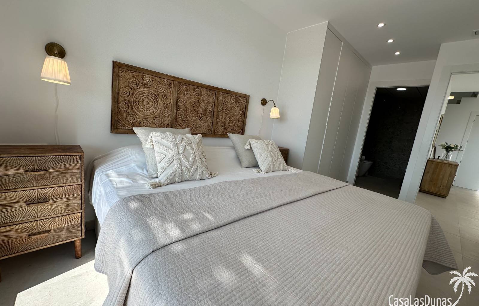 Die Villa Bella Sol ist ein idyllisches Urlaubsziel im charmanten Benijófar an der Costa Blanca, Spanien. Diese 2024 erbaute Luxusvilla verbindet Ruh