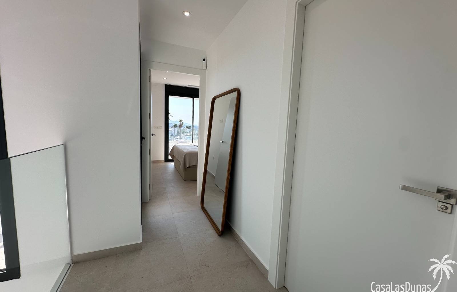 Die Villa Bella Sol ist ein idyllisches Urlaubsziel im charmanten Benijófar an der Costa Blanca, Spanien. Diese 2024 erbaute Luxusvilla verbindet Ruh