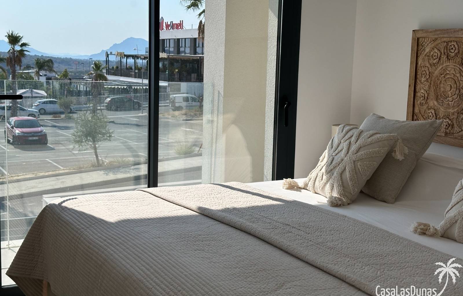 Die Villa Bella Sol ist ein idyllisches Urlaubsziel im charmanten Benijófar an der Costa Blanca, Spanien. Diese 2024 erbaute Luxusvilla verbindet Ruh